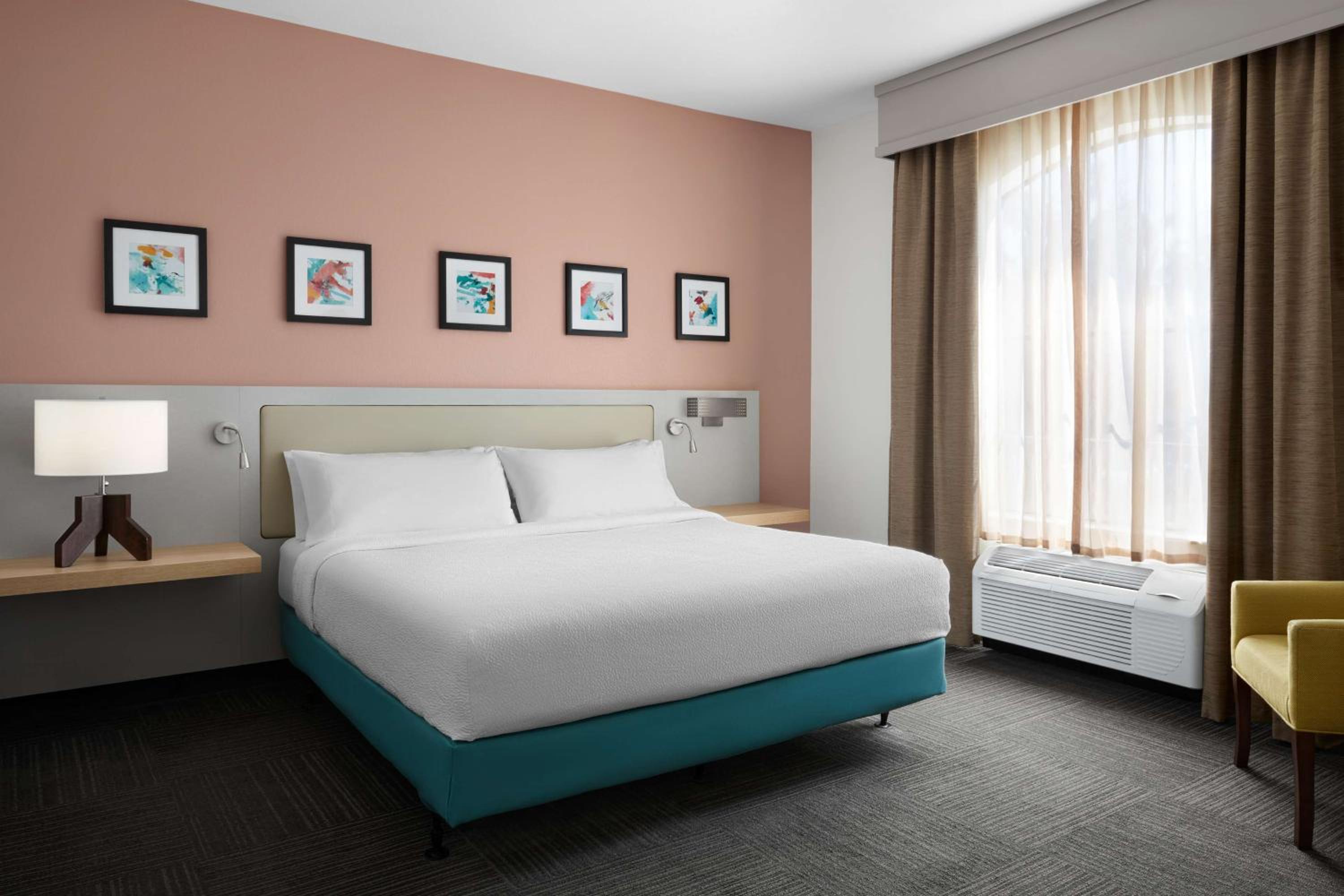 One-Bedroom King Suite - Hearing Access - Photo 2