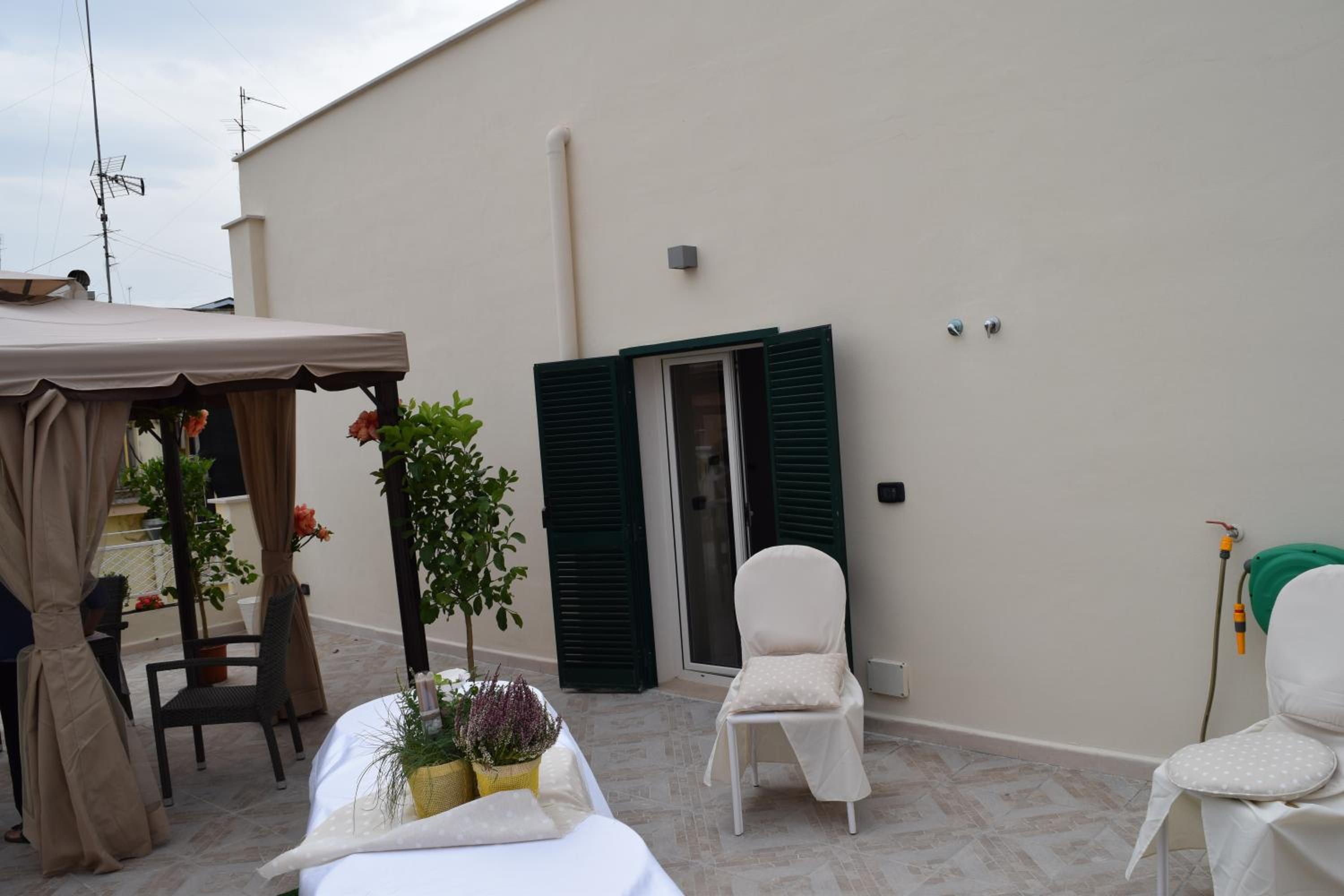 Quadruple Room with Private Bathroom - Photo 49