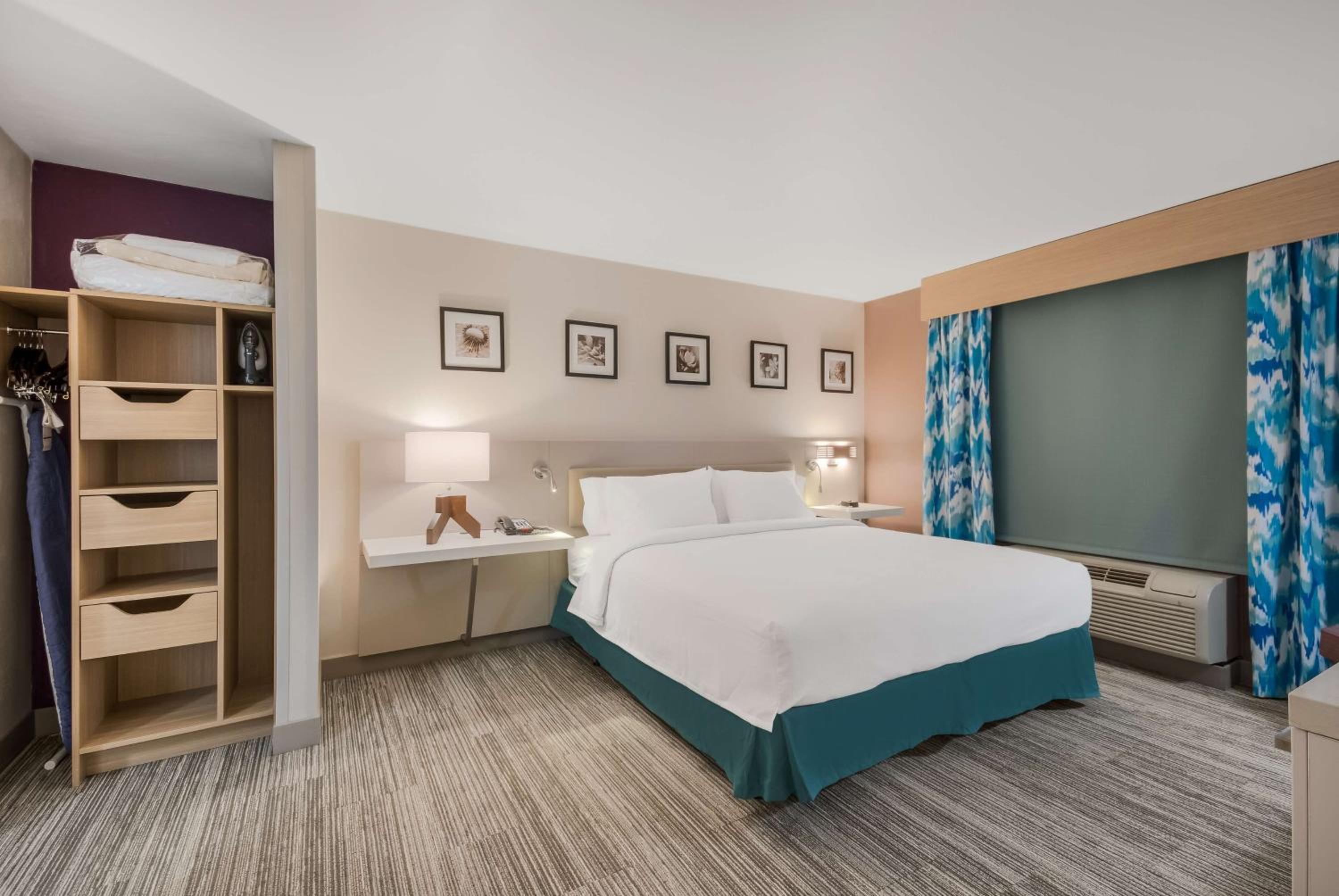 King Suite - Mobility and Hearing Access photo 2