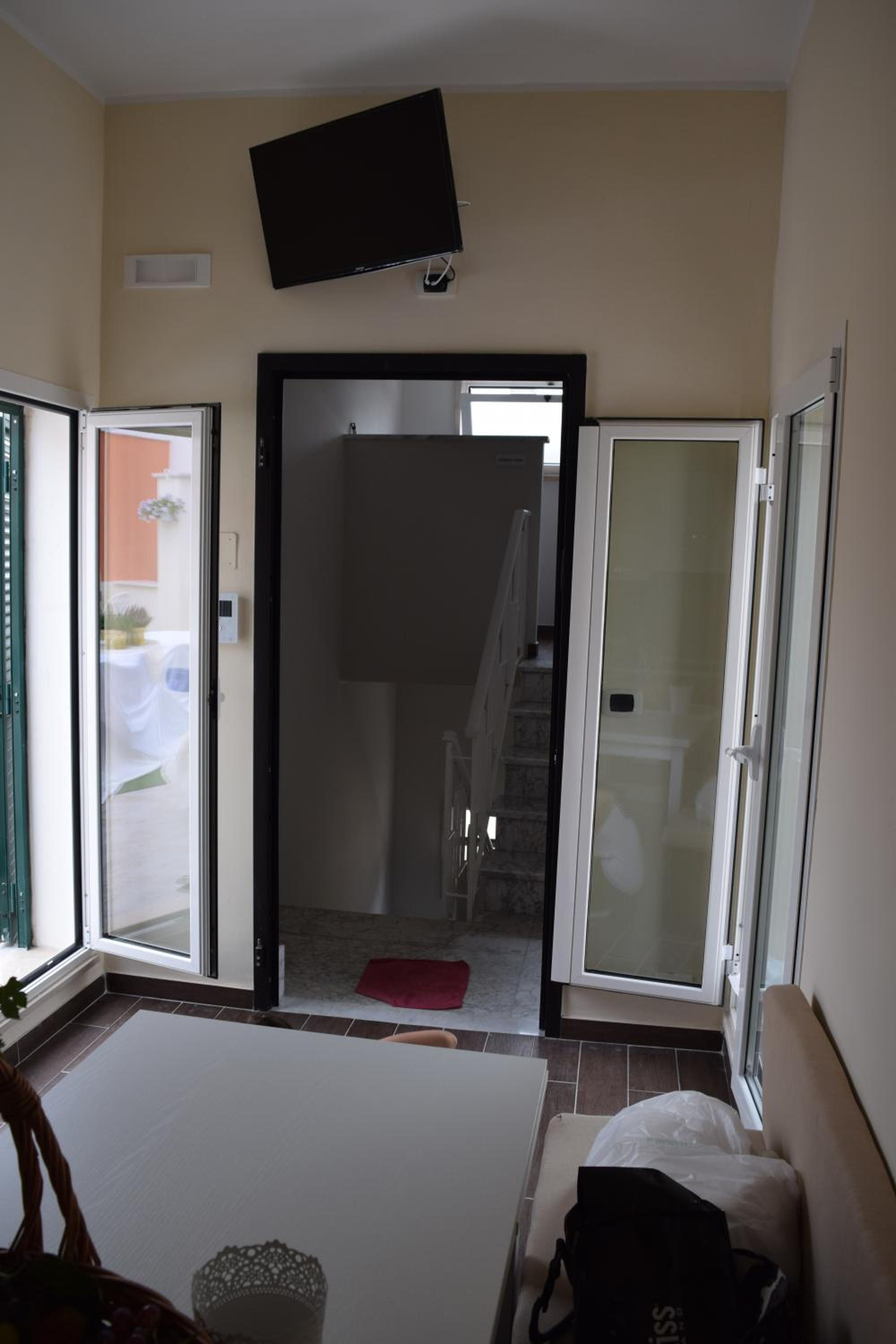 Quadruple Room with Private Bathroom - Photo 8