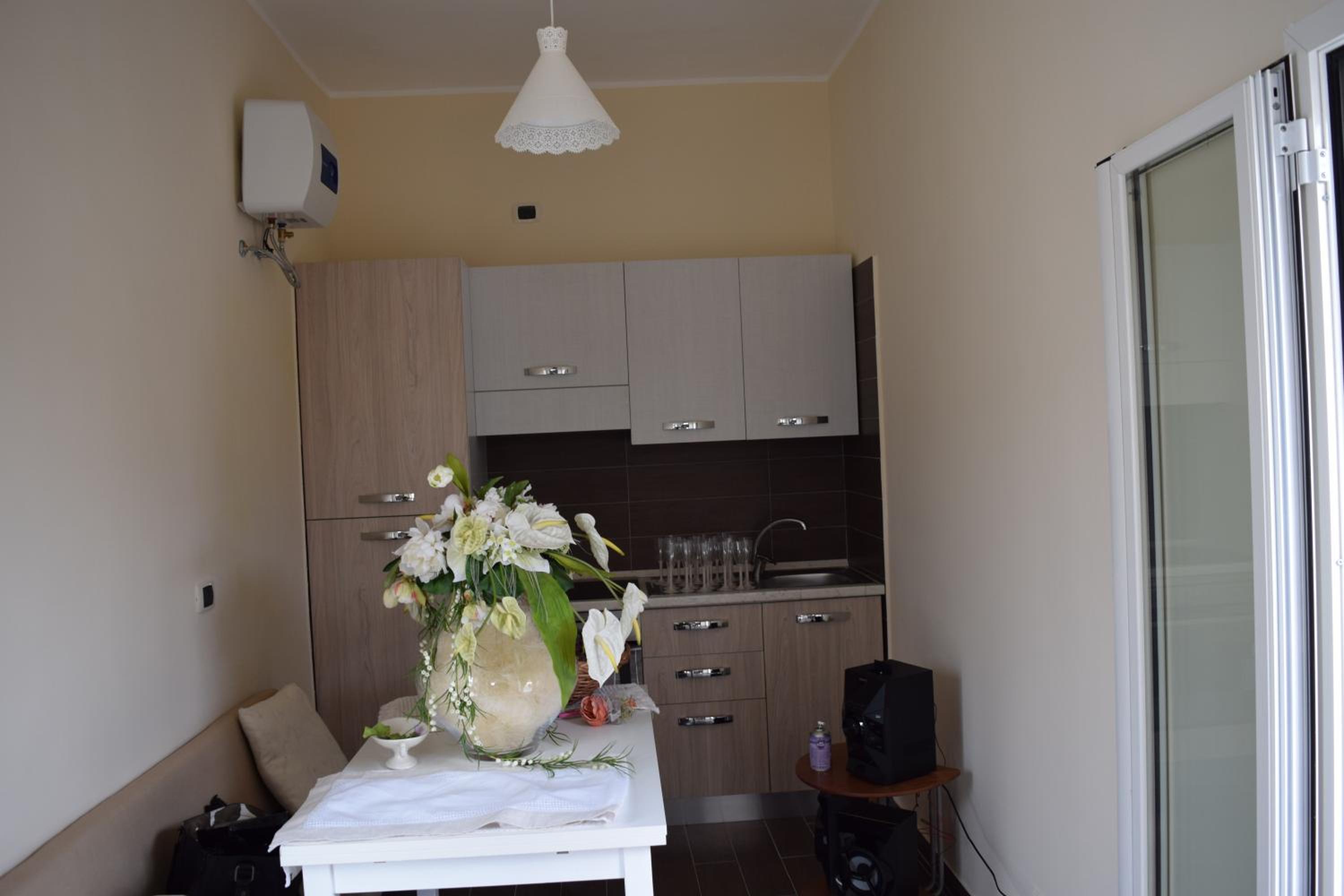 Quadruple Room with Private Bathroom - Photo 7