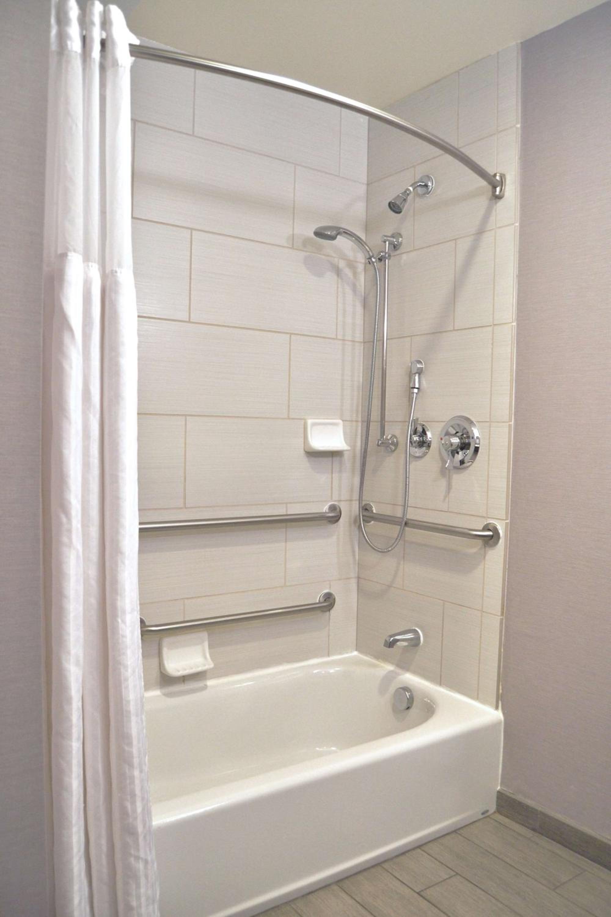Queen Room with Two Queen Beds - Mobility and Hearing Access - Photo 3