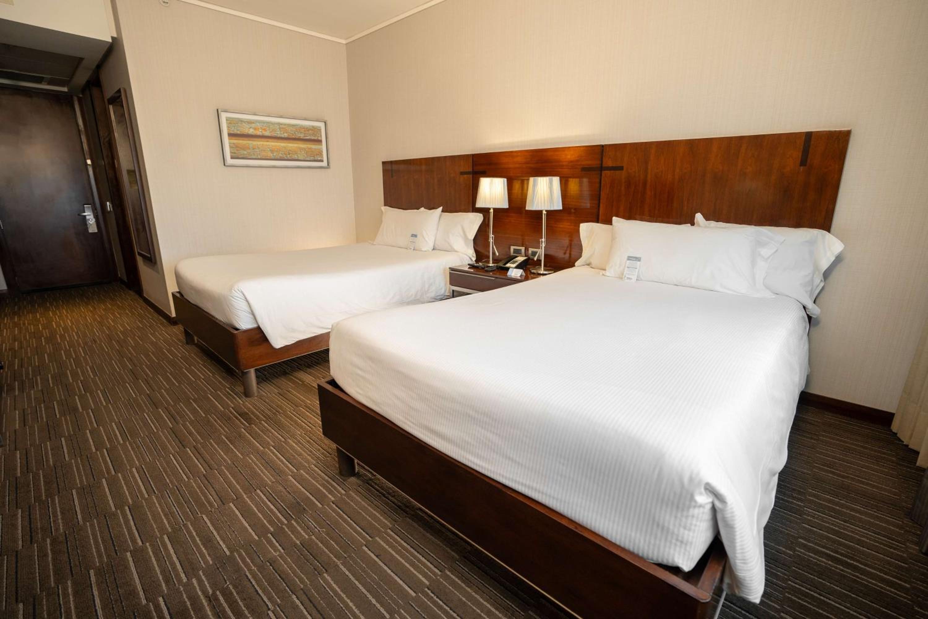 Double Room with Two Double Beds - Photo 7