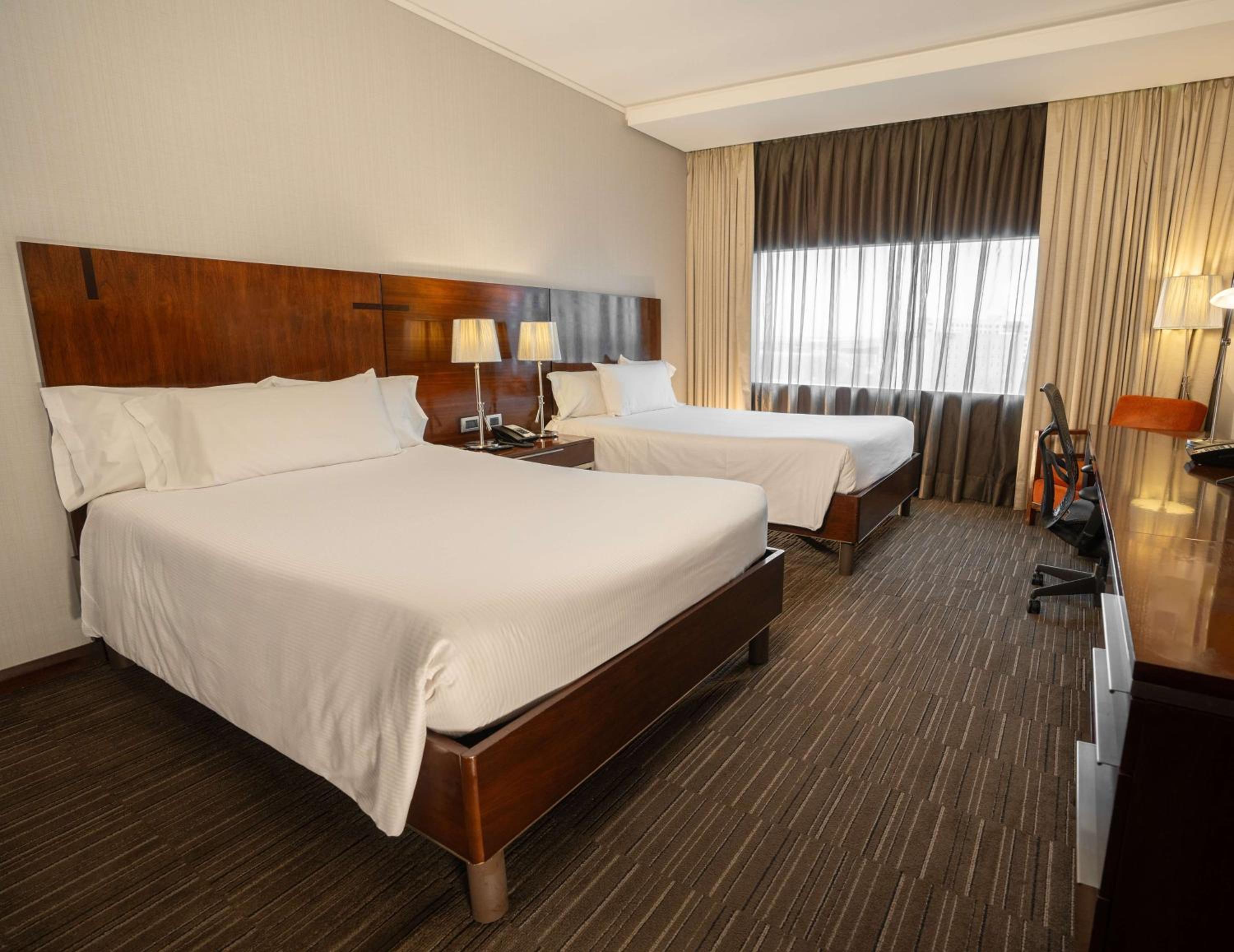 Double Room with Two Double Beds - Photo 11