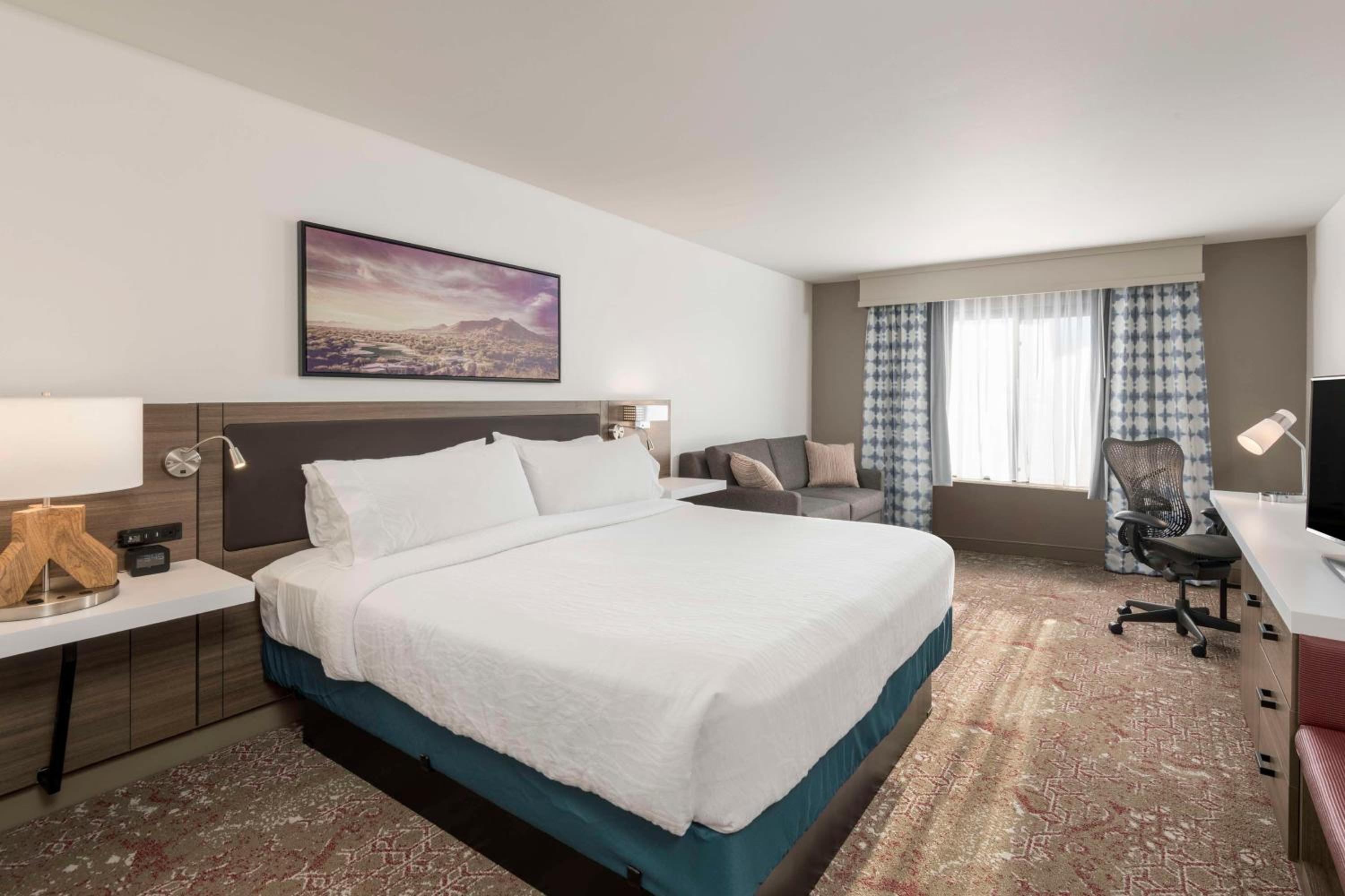 Deluxe King Room with Sofa Bed - Photo 1