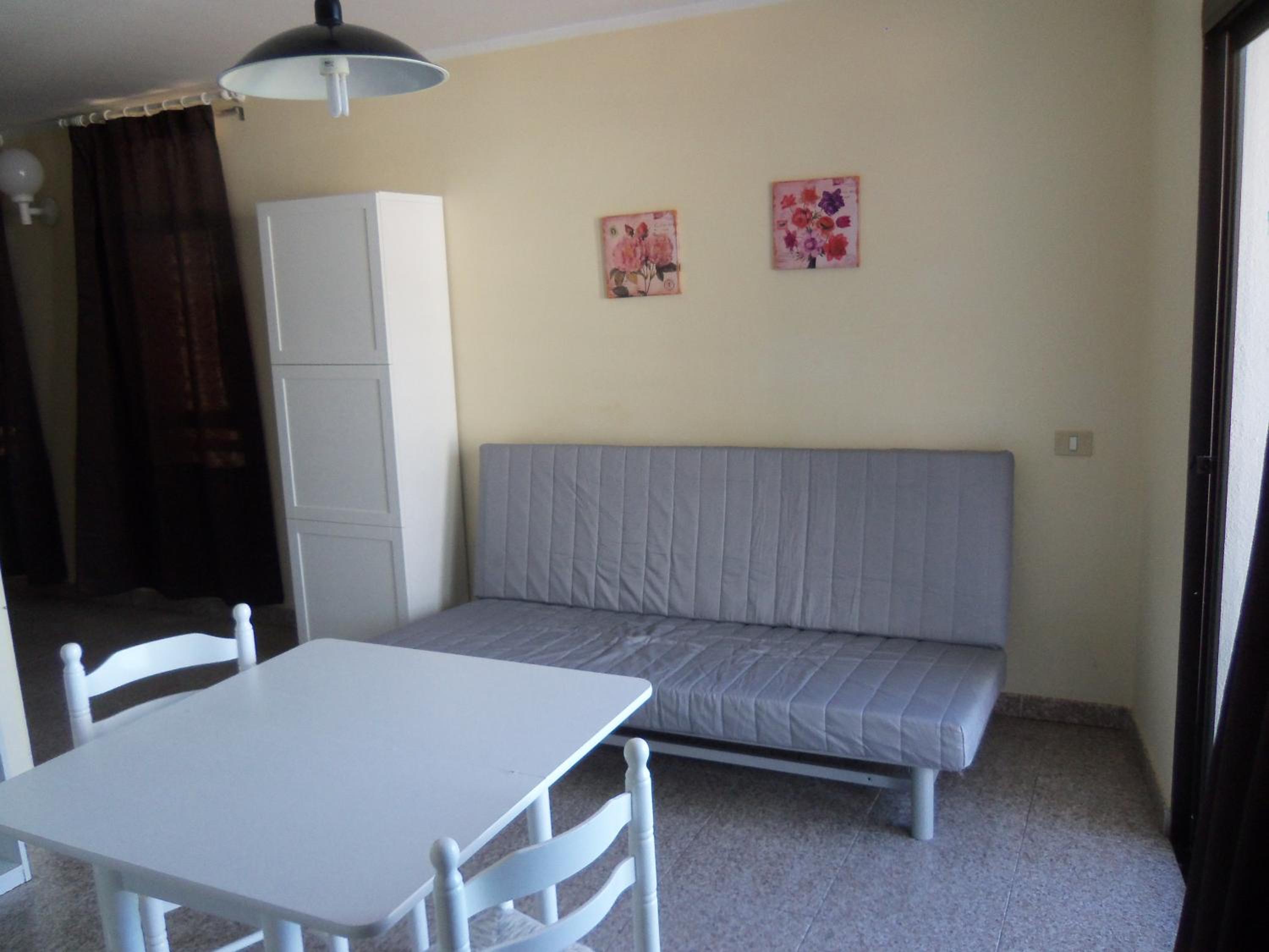 One-Bedroom Apartment with Terrace (2 Adults + 2 Children) photo 3