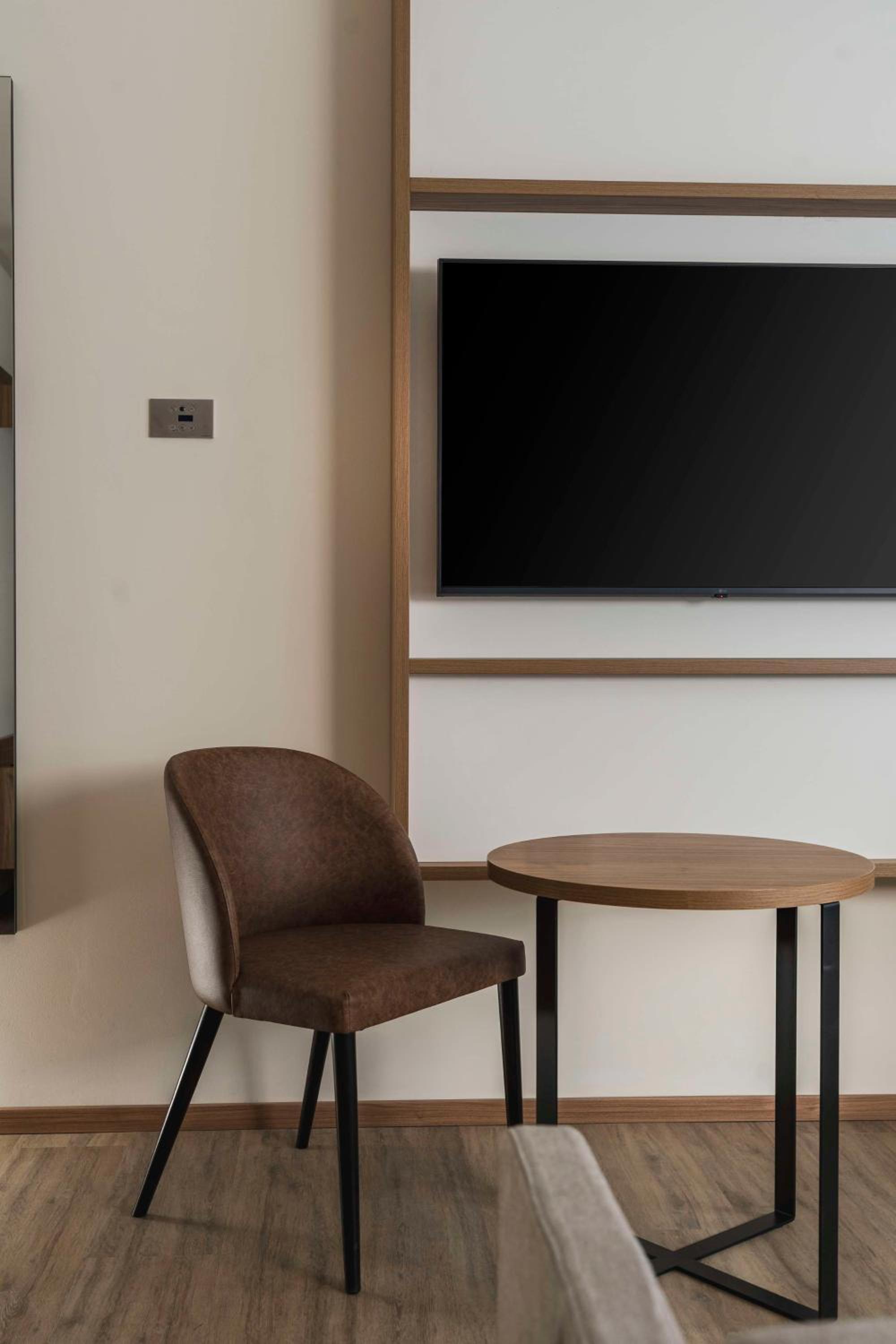One-Bedroom King Suite