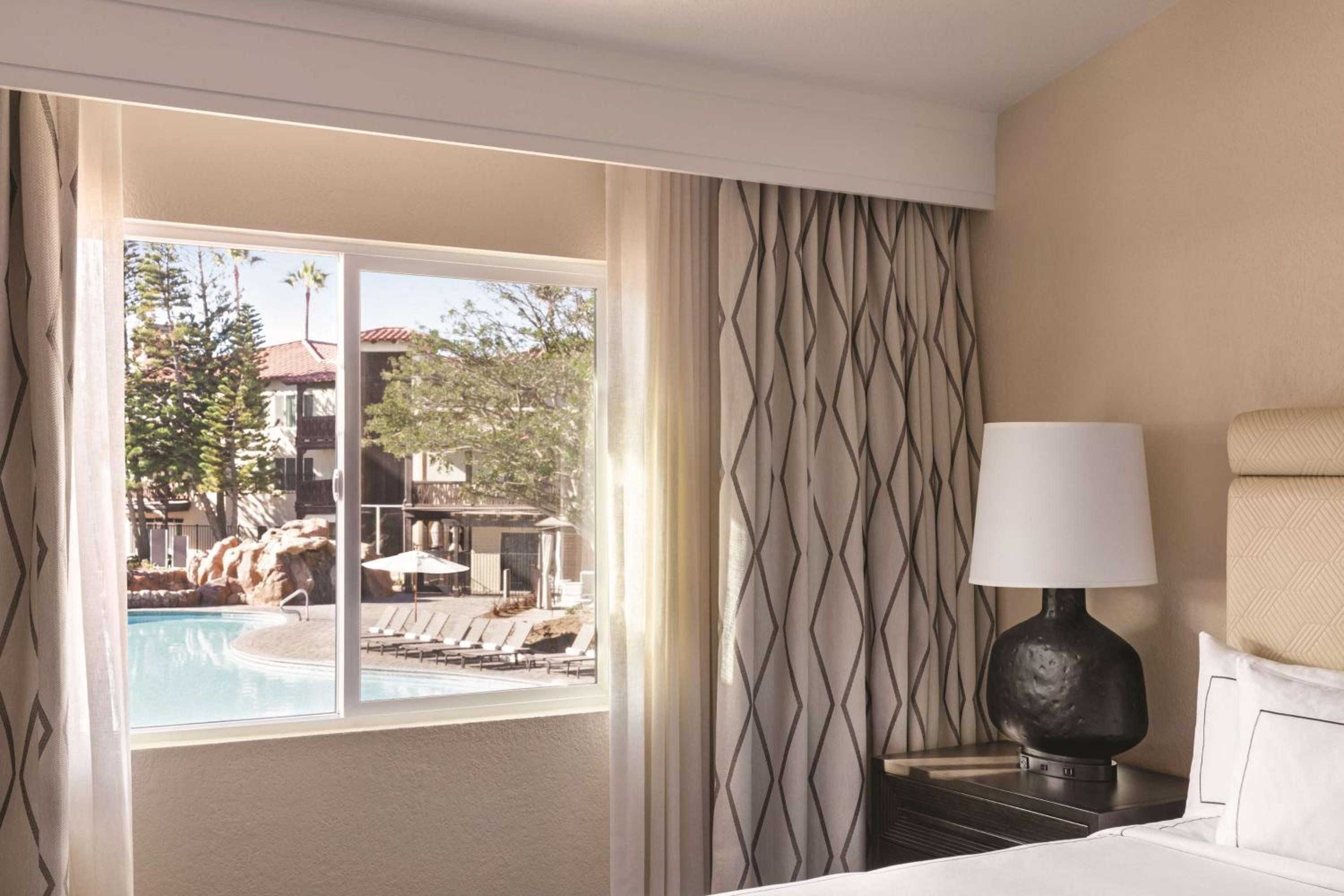 King Suite with Pool View - Photo 4
