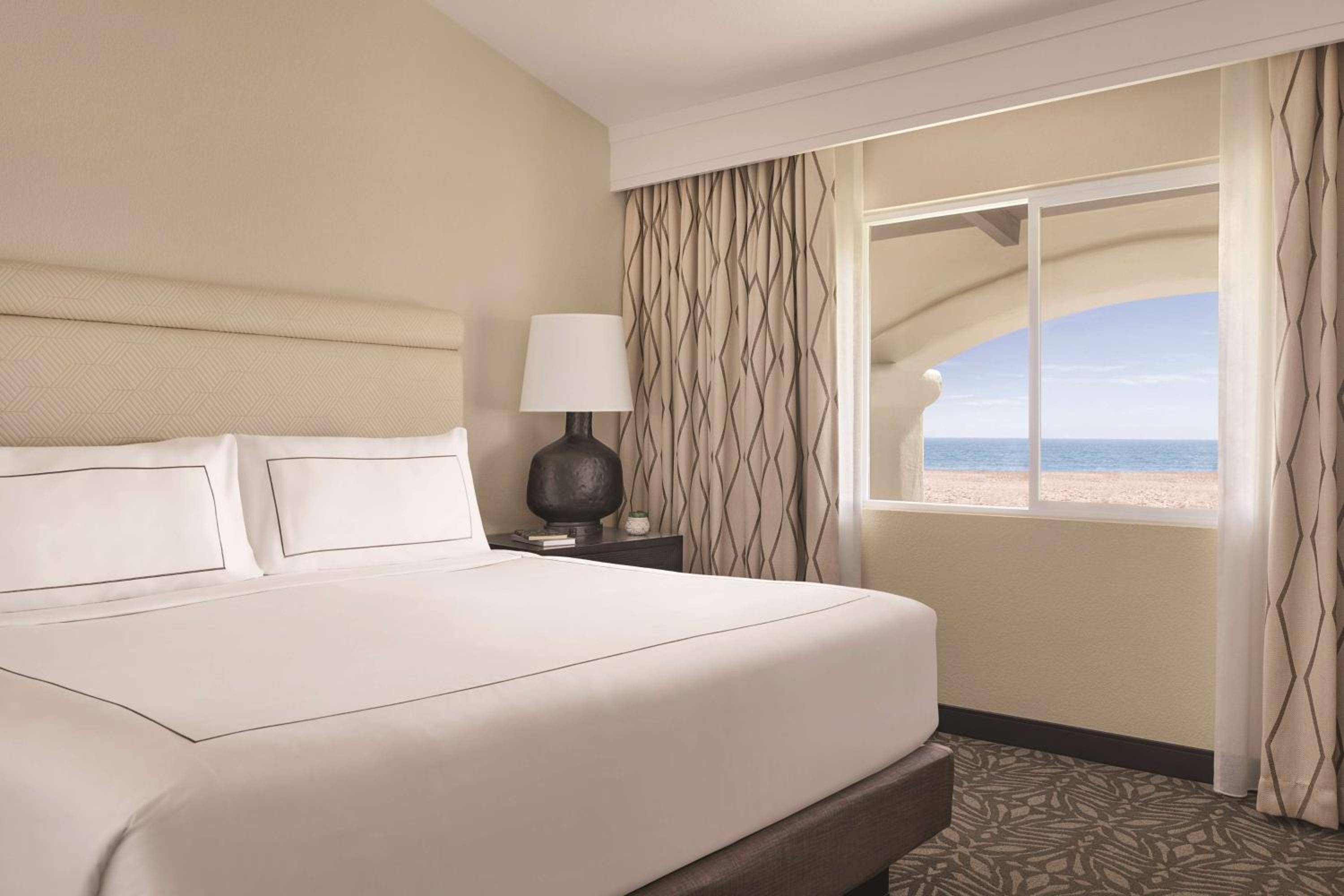 King Suite with Ocean Front - Non-Smoking