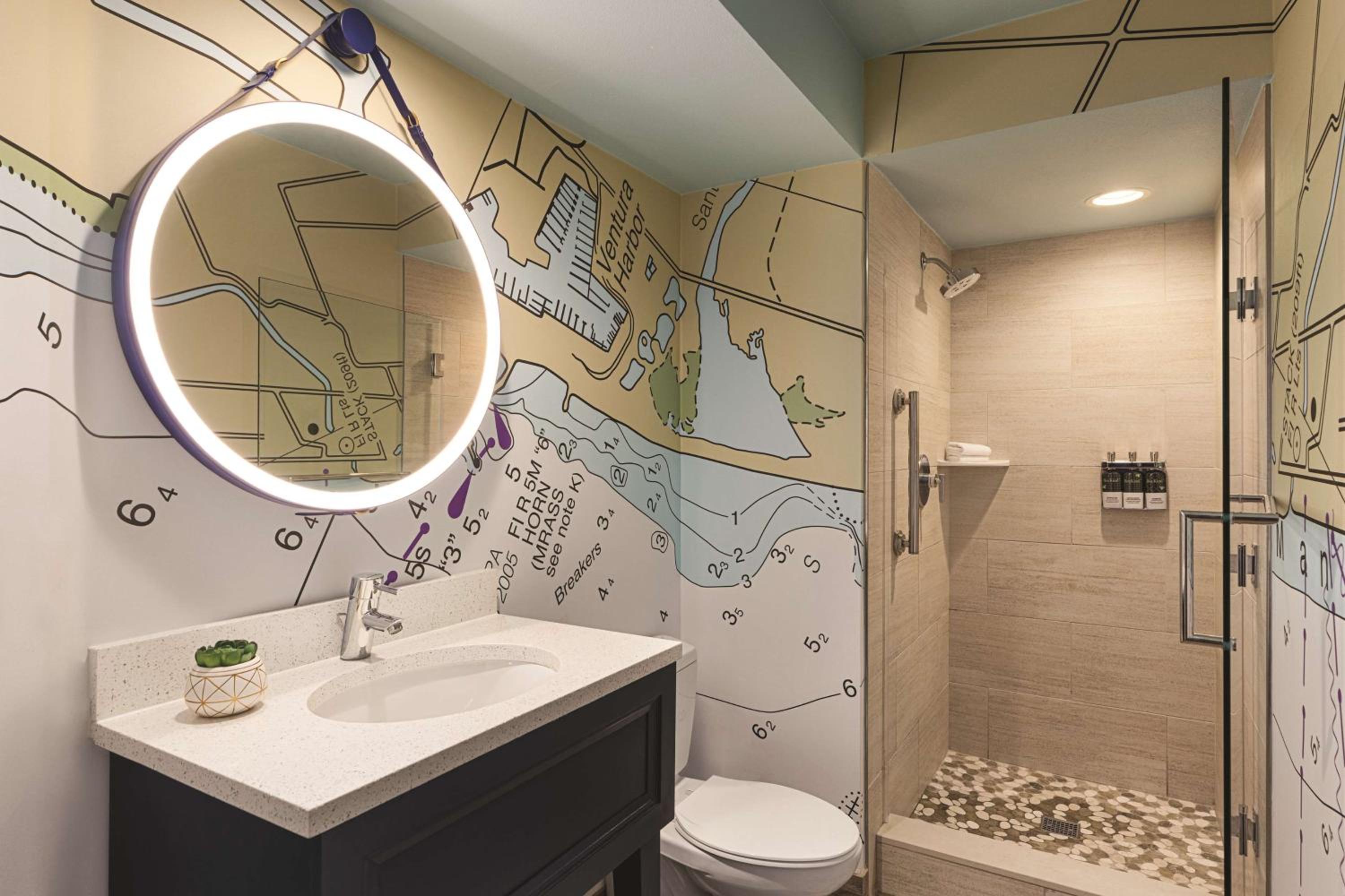 One-Bedroom King Suite - Photo 5