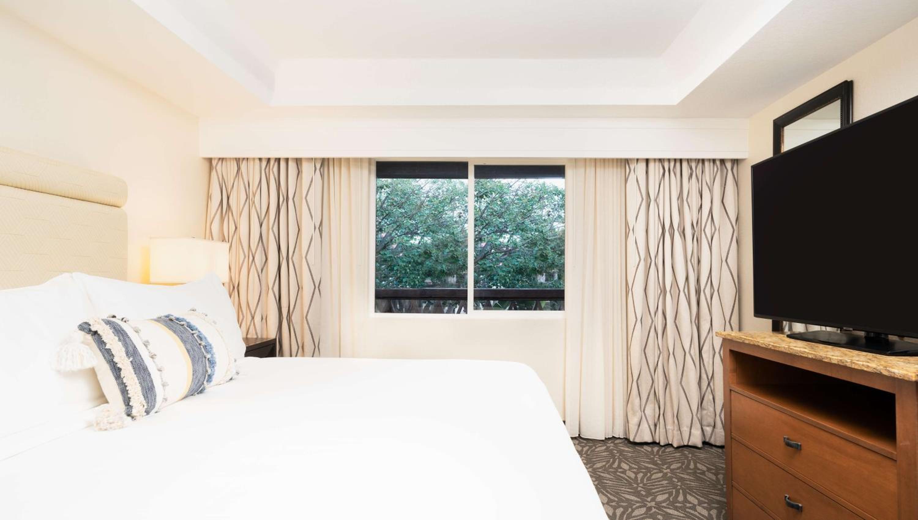 One-Bedroom King Suite with Garden View - Photo 3