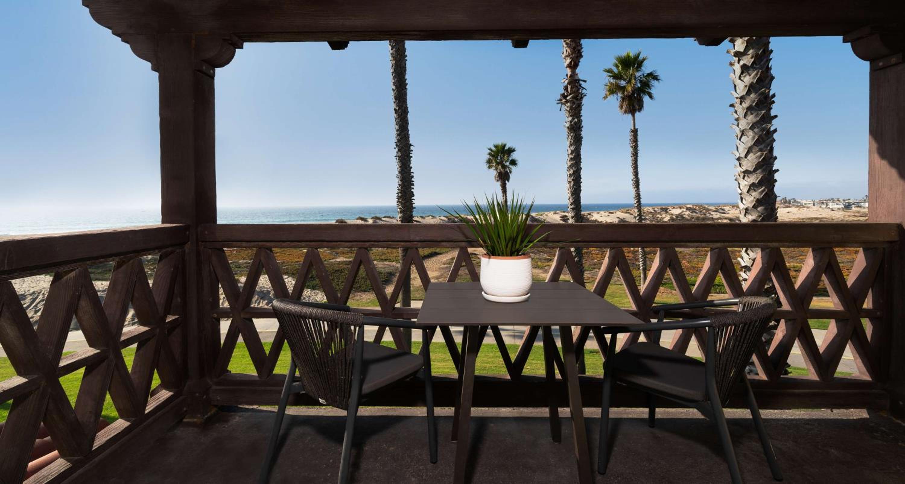 King Suite with Ocean View - Non-Smoking - Photo 2