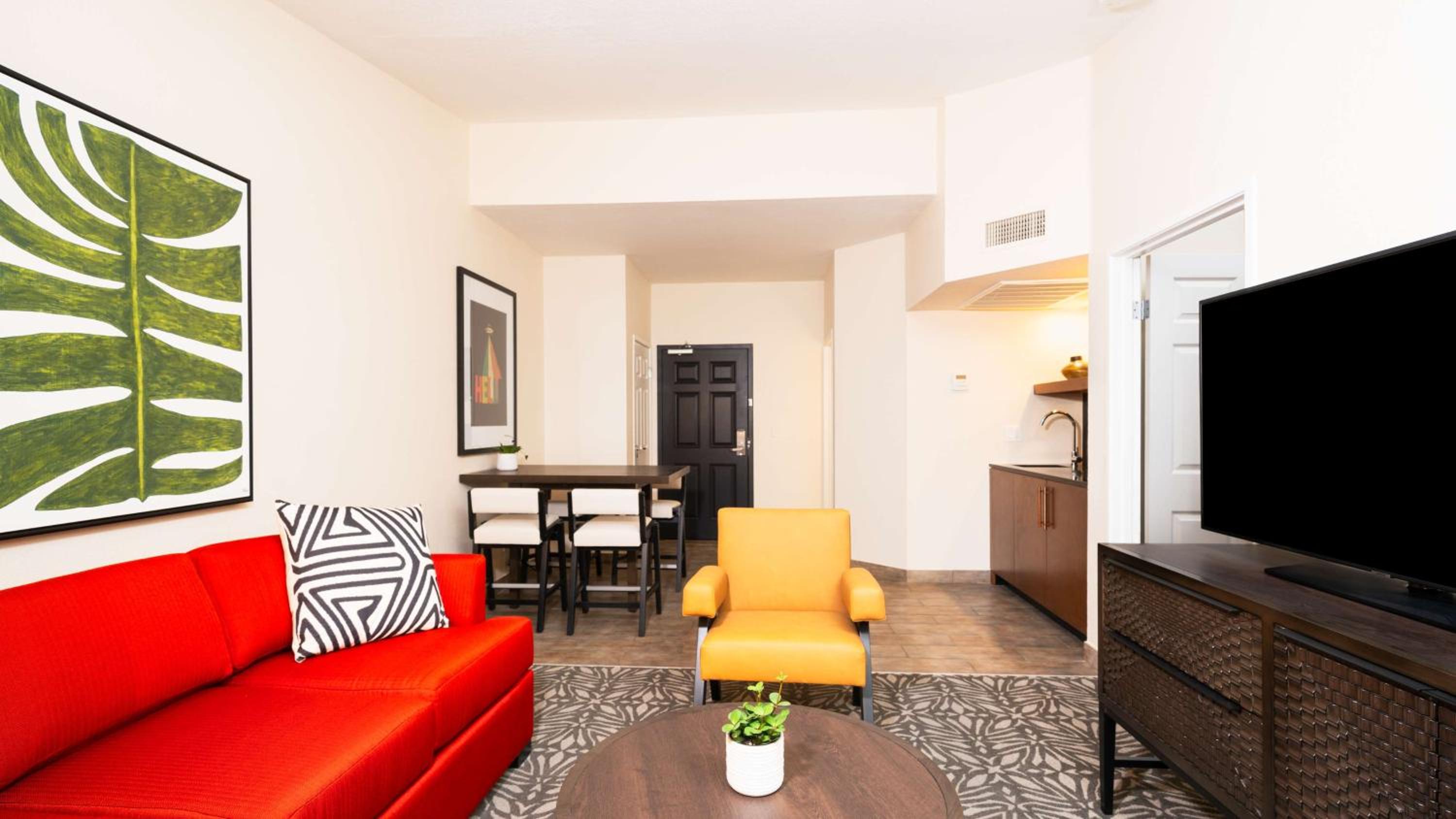 One-Bedroom King Suite - Photo 4