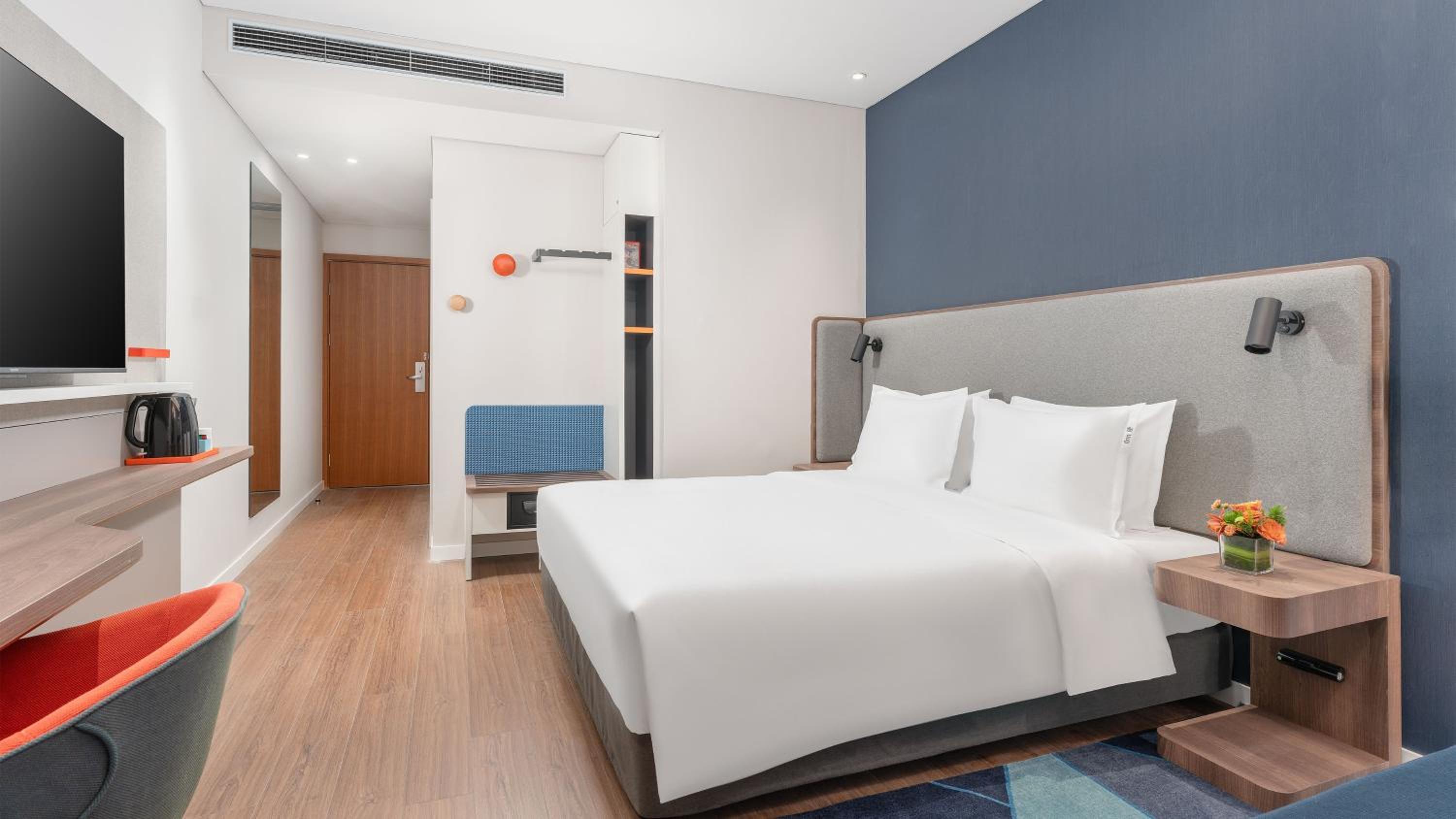 Standard King Room - High Floor photo 1
