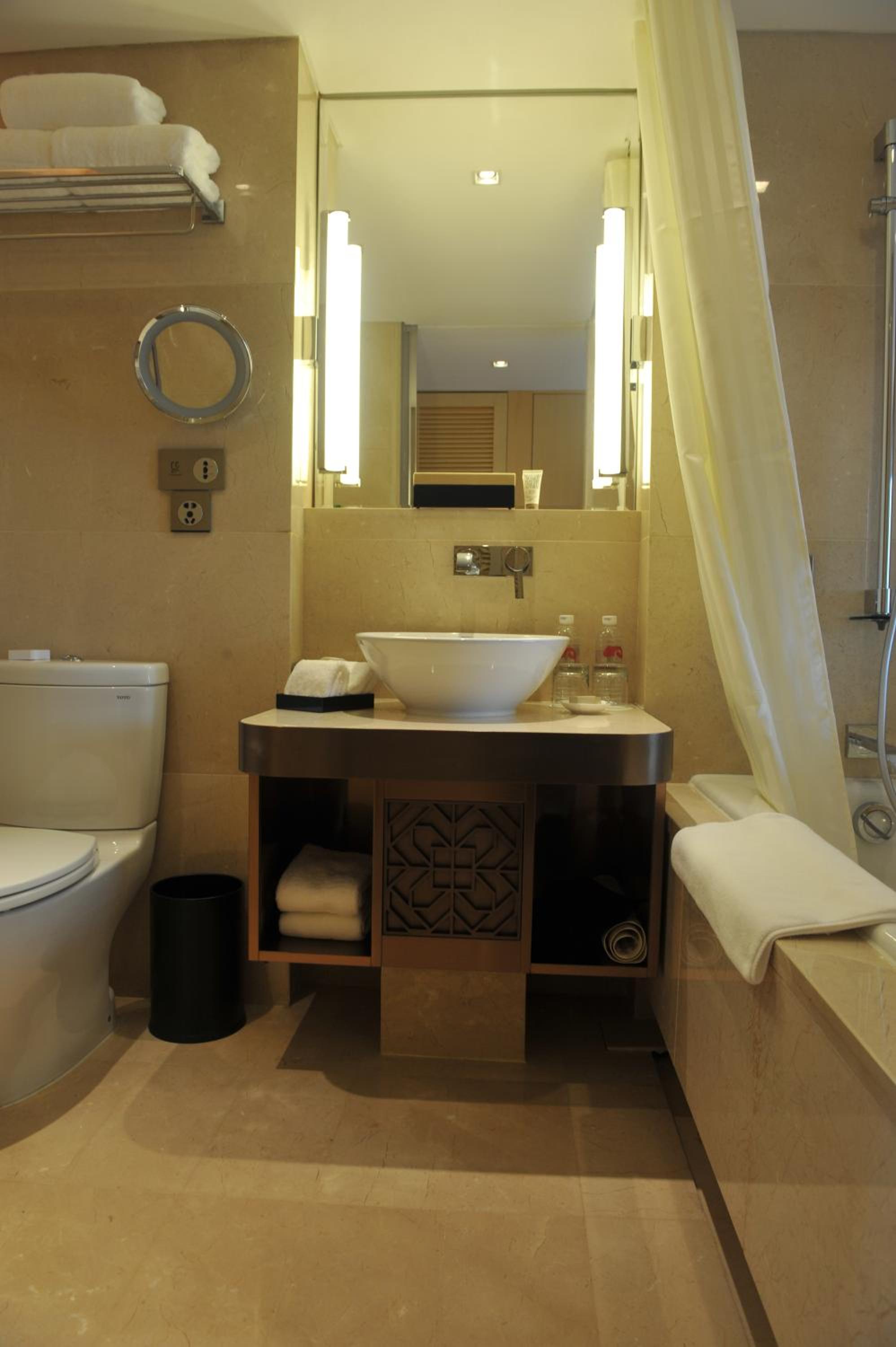 Standard Double Room with City View - Photo 3