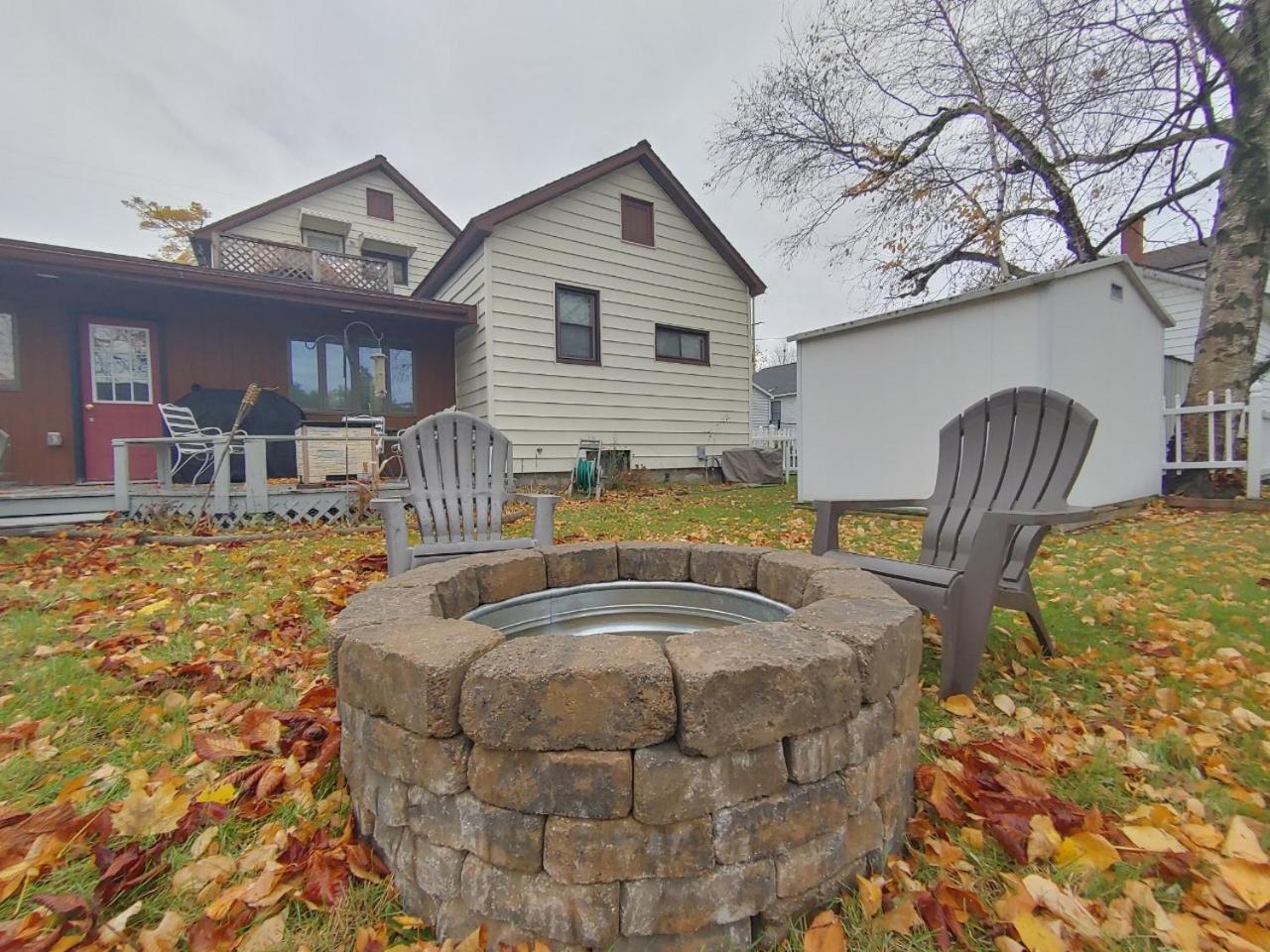 Three-Bedroom House photo 2