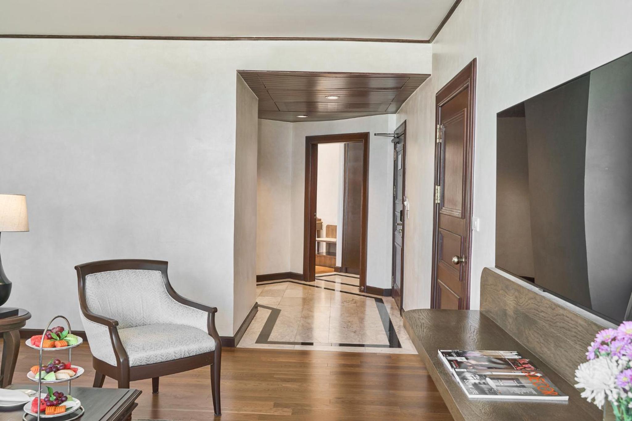 One-Bedroom Suite - Photo 3