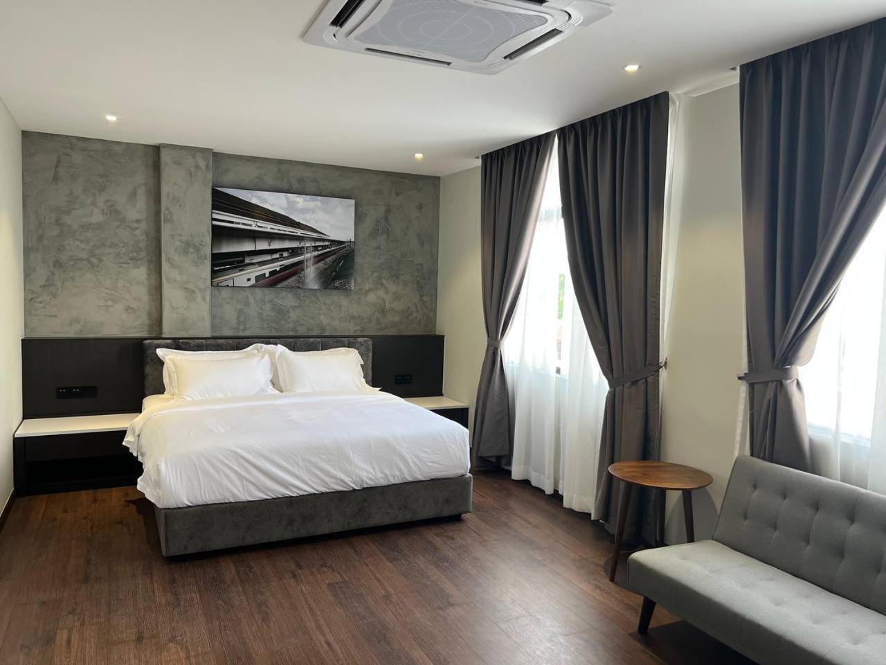 Deluxe King Room - Photo 6