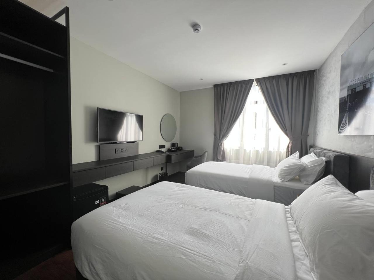 Deluxe Twin Room photo 3