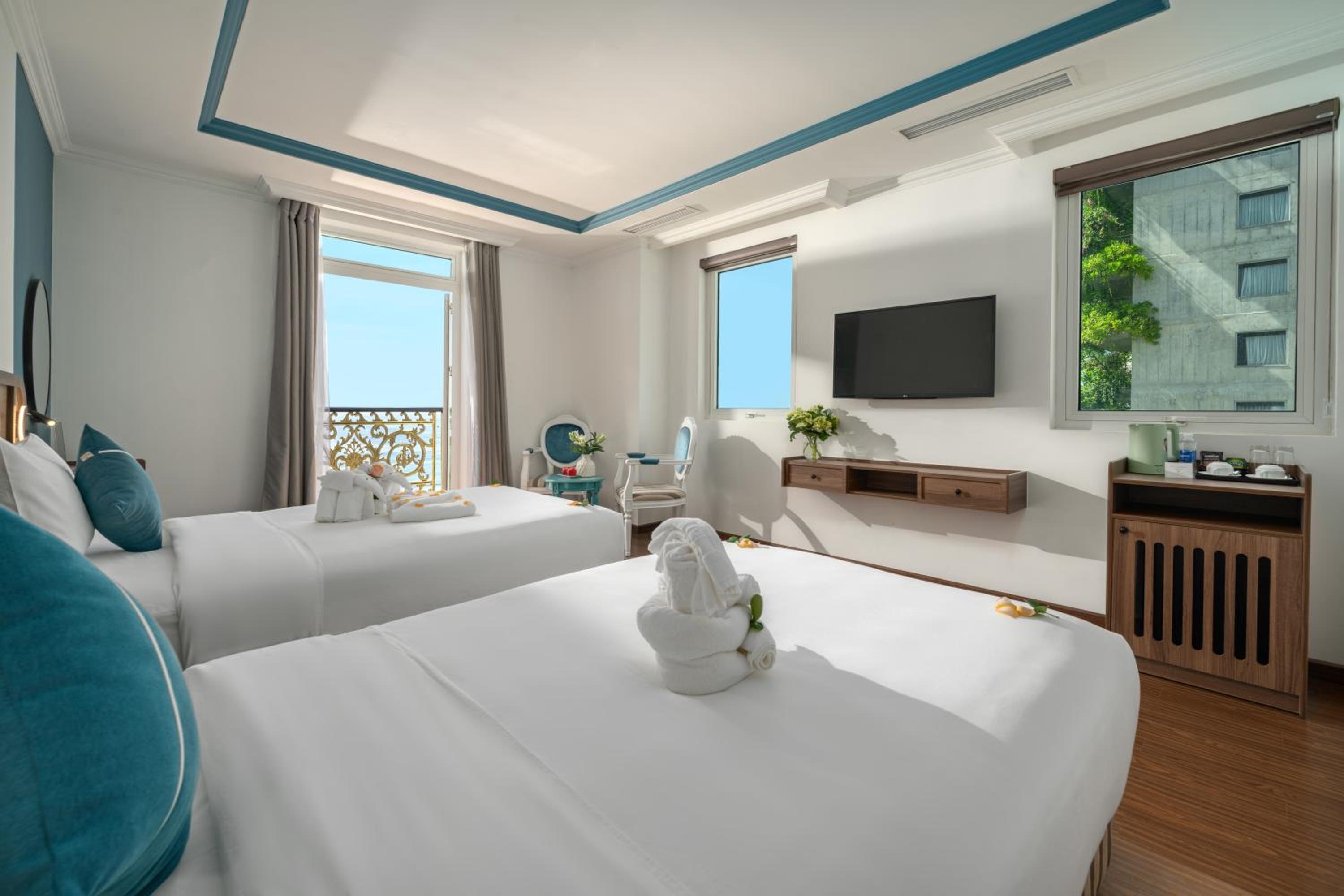 Suite Twin Ocean Front with Balcony  photo 2