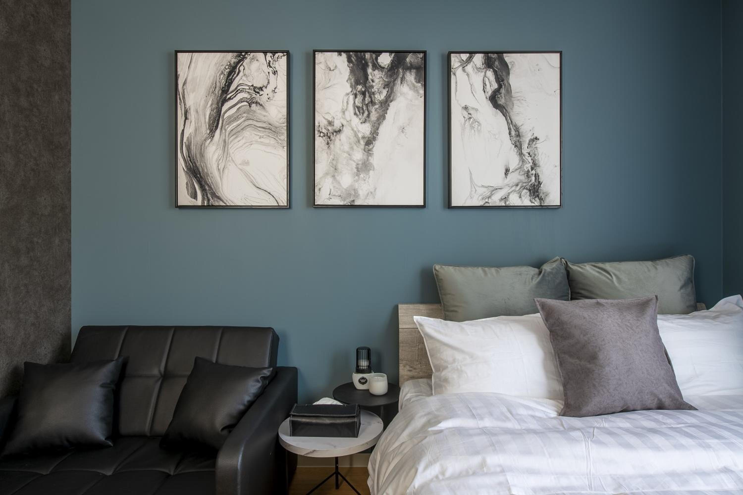 One-Bedroom Apartment photo 2