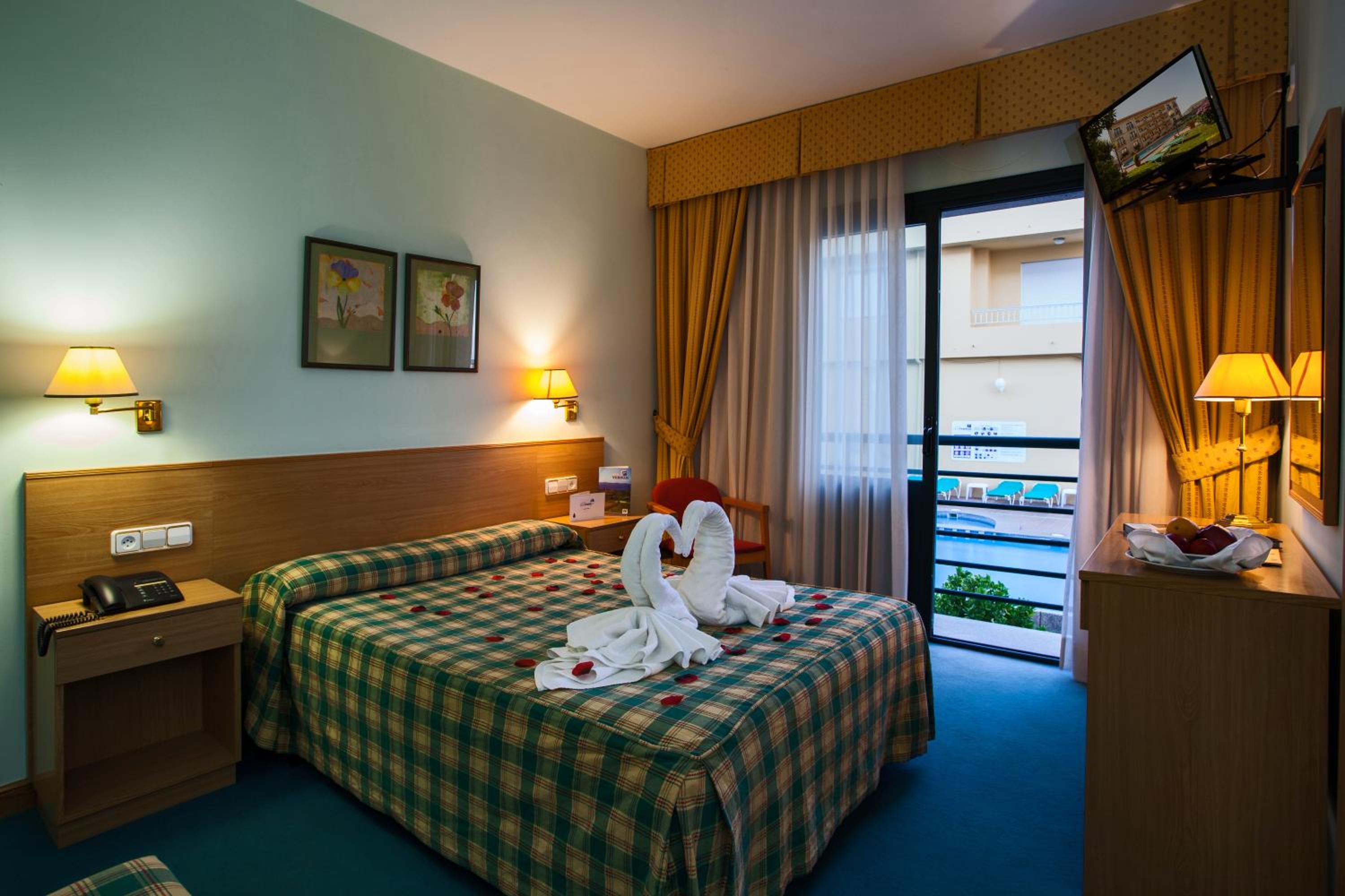 Double or Twin Room with Pool View - Photo 1