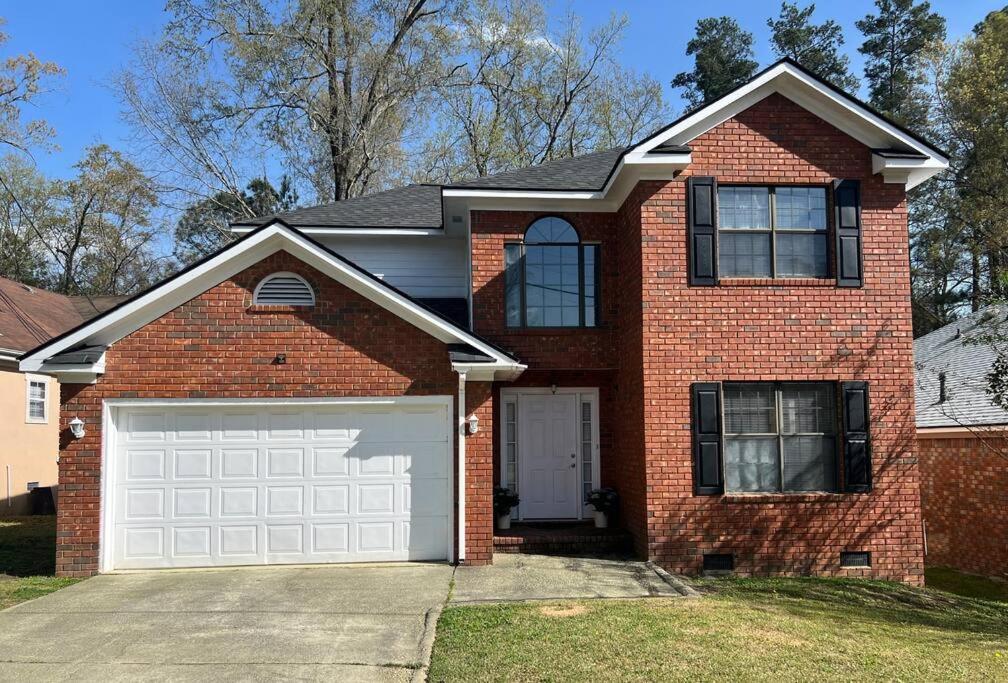 Three-Bedroom House photo 2