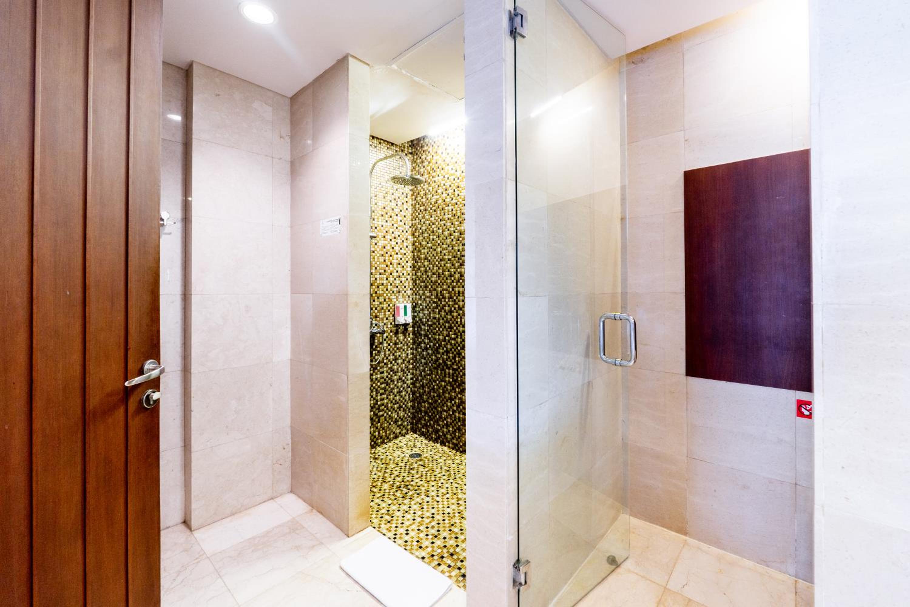 One-Bedroom Suite - Photo 5