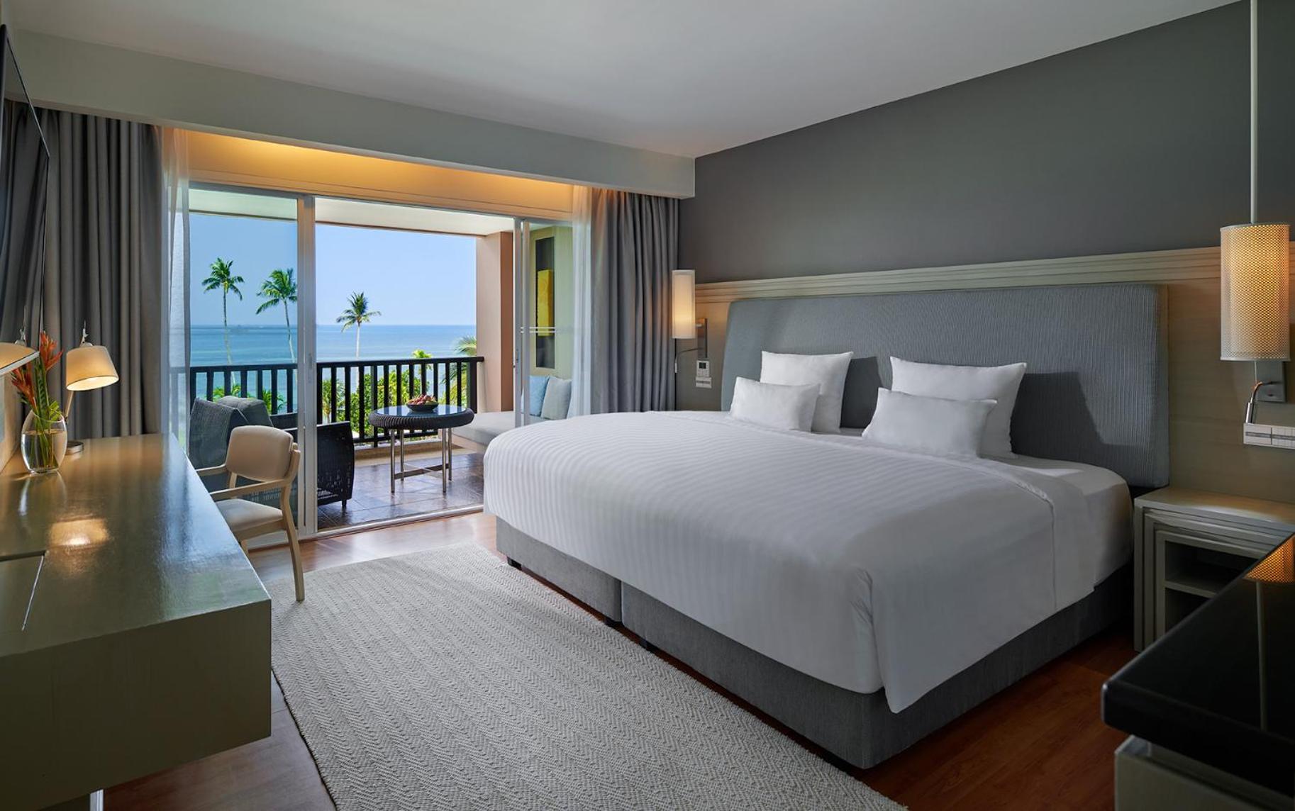 Deluxe King Room with Sea View - Photo 1