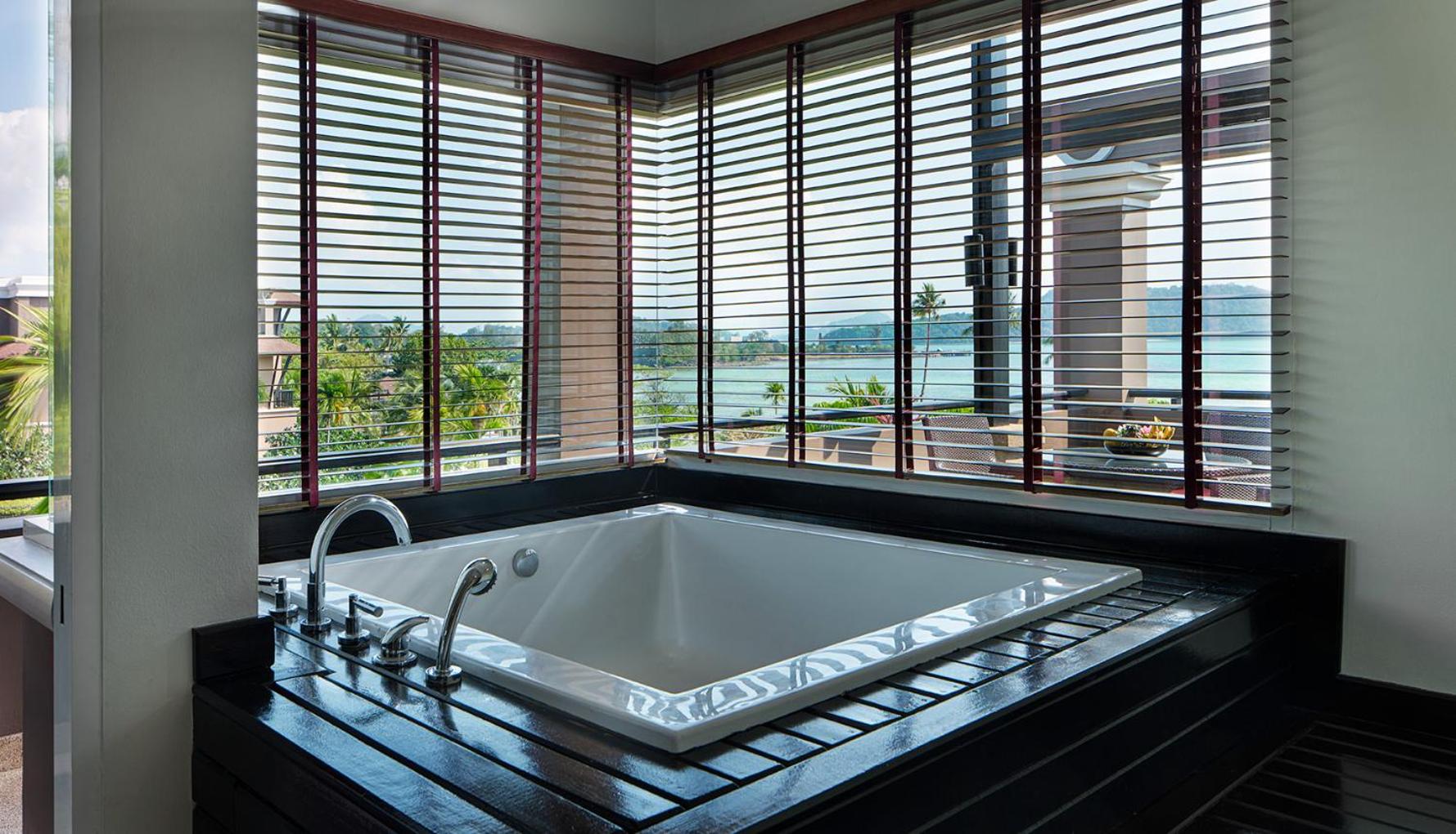 Deluxe Suite, King Bed and Terrace - Photo 2
