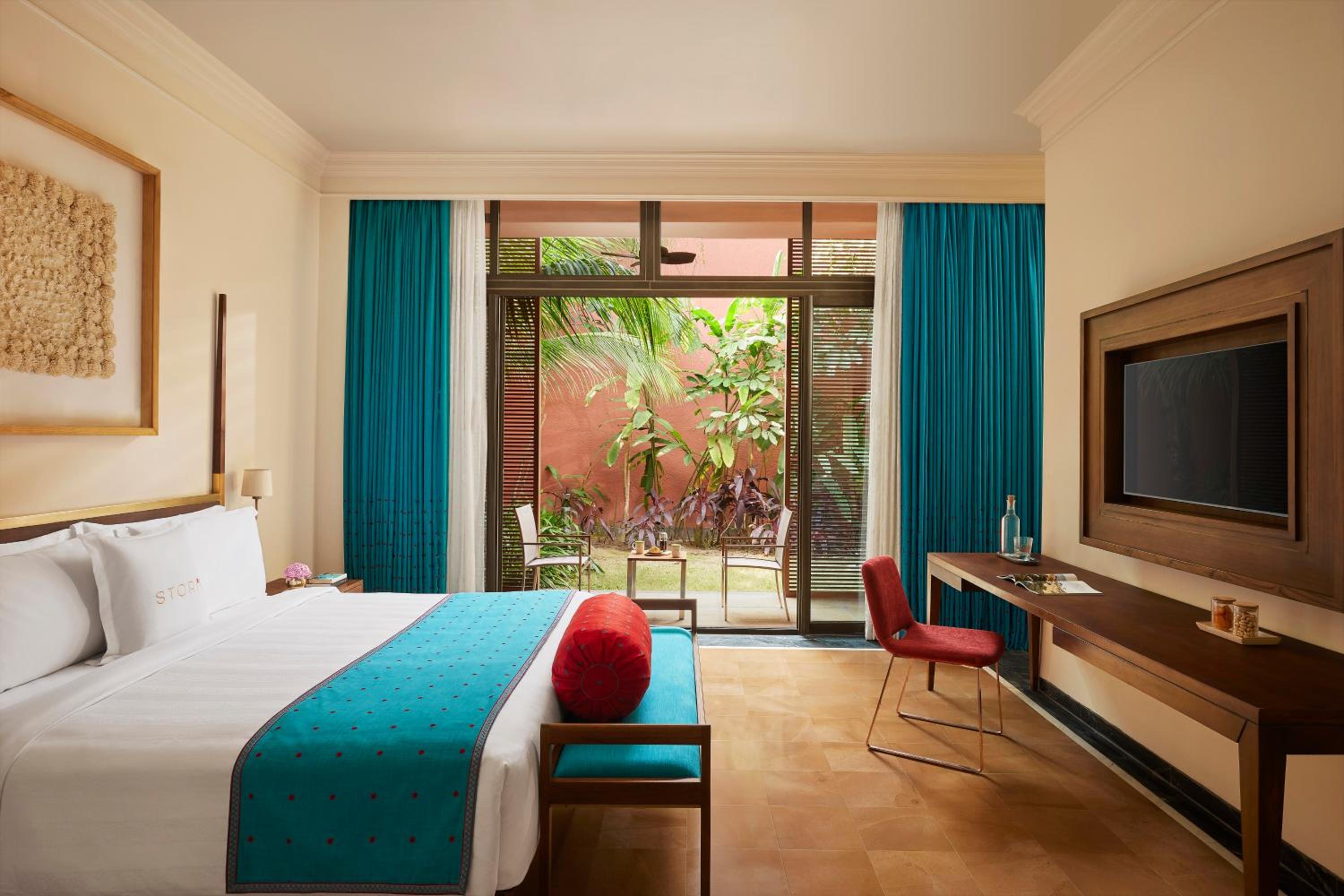 Suite - Photo 1