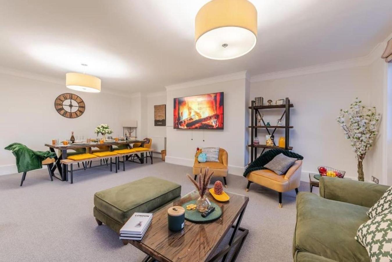 Three-Bedroom Apartment photo 2