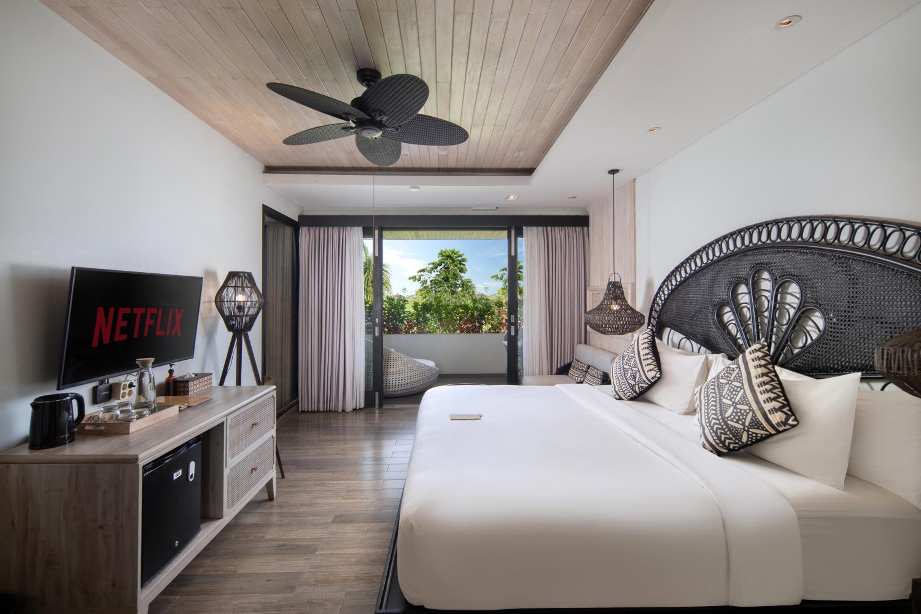 Deluxe Double Room with Balcony - Photo 2
