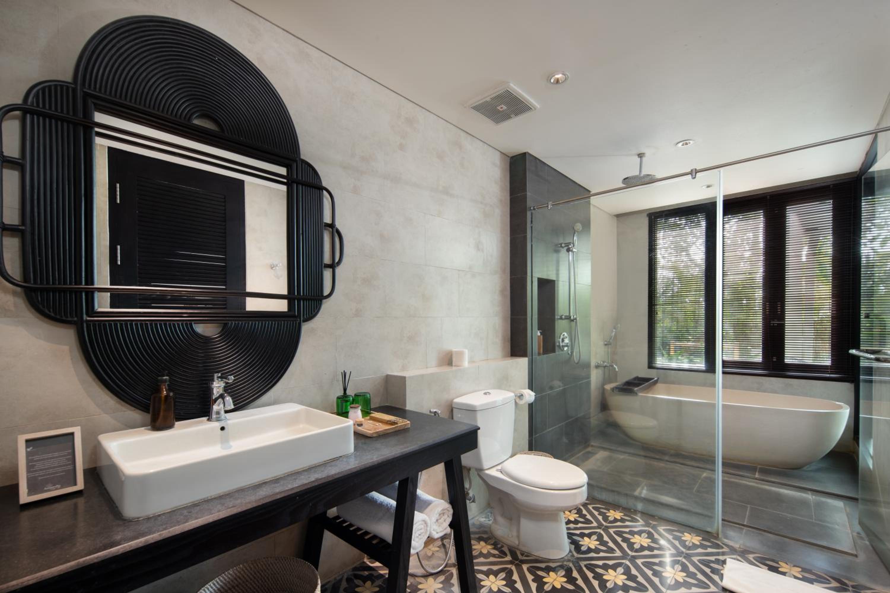 Suite with Pool View - Photo 4