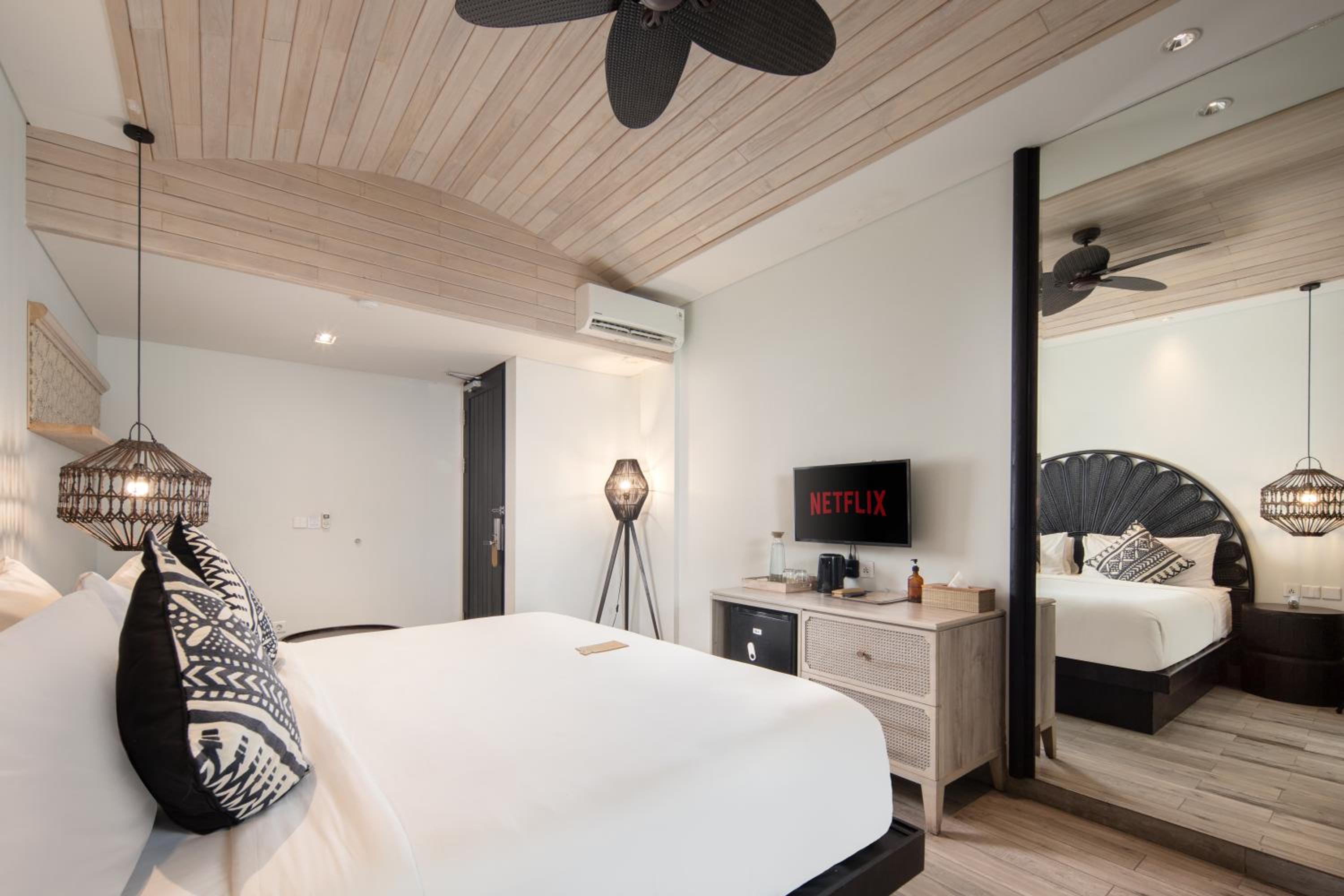 Deluxe Double or Twin Room - Photo 6