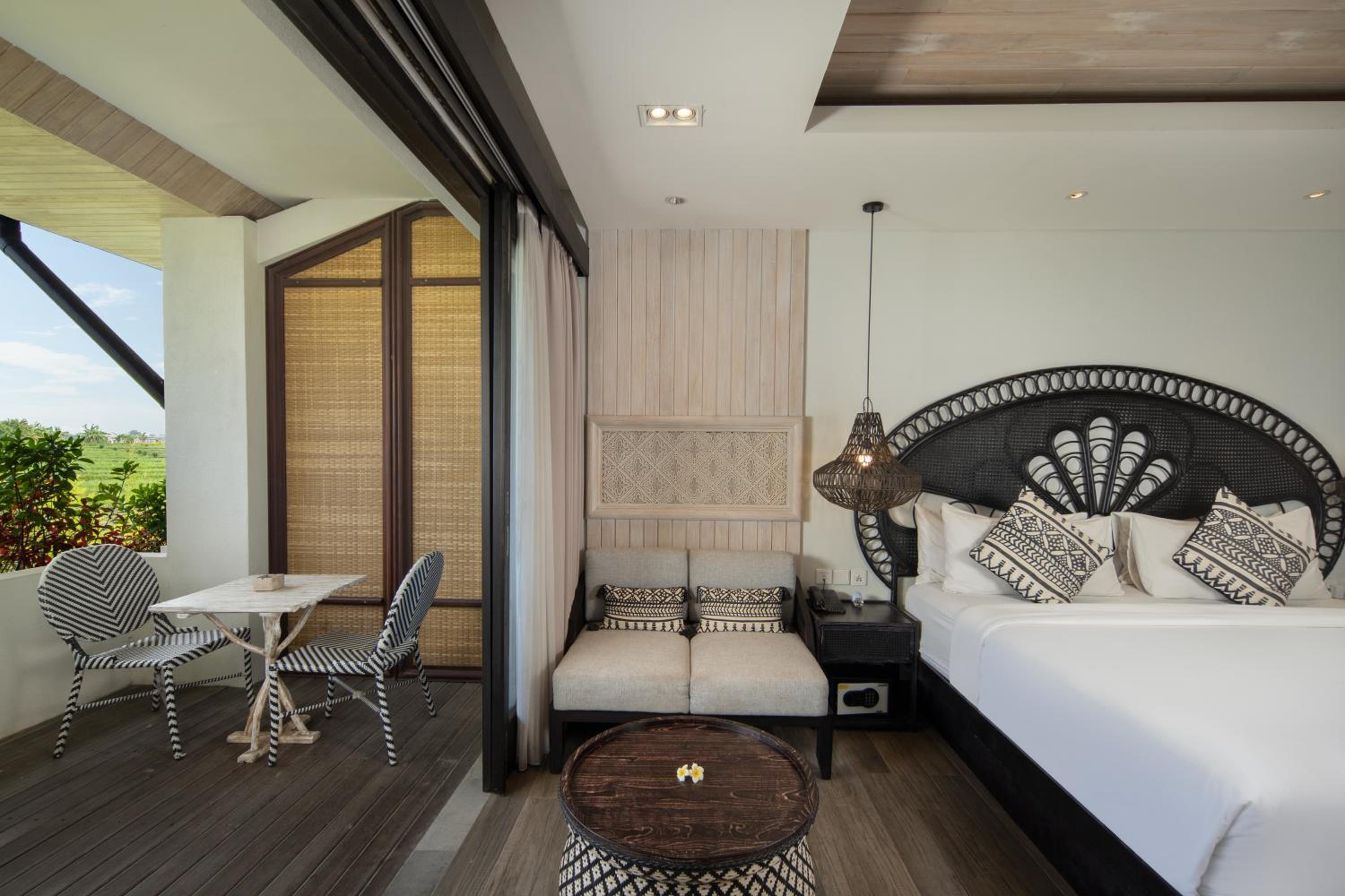 Deluxe Double Room with Balcony - Photo 3