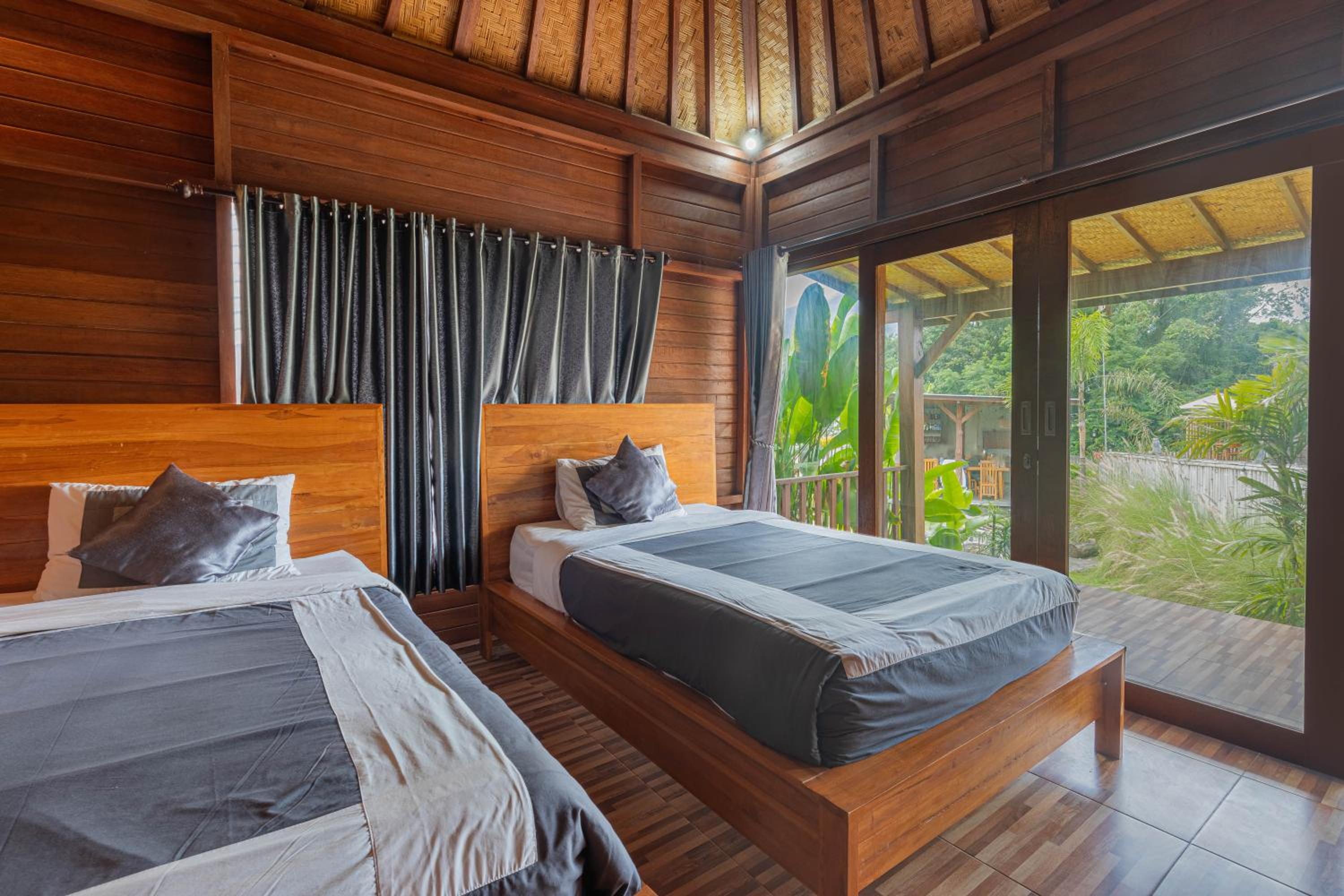 Twin Room with Lake View photo 1