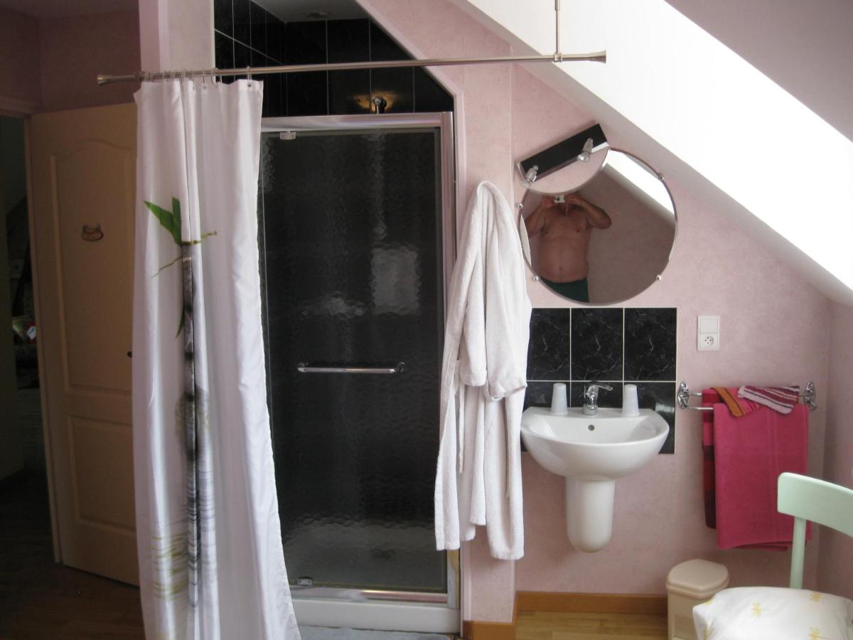Double or Twin Room with Shower - Photo 3