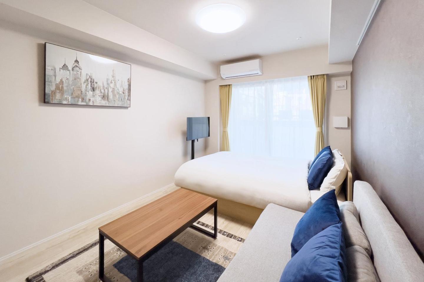 One-Bedroom Apartment photo 1