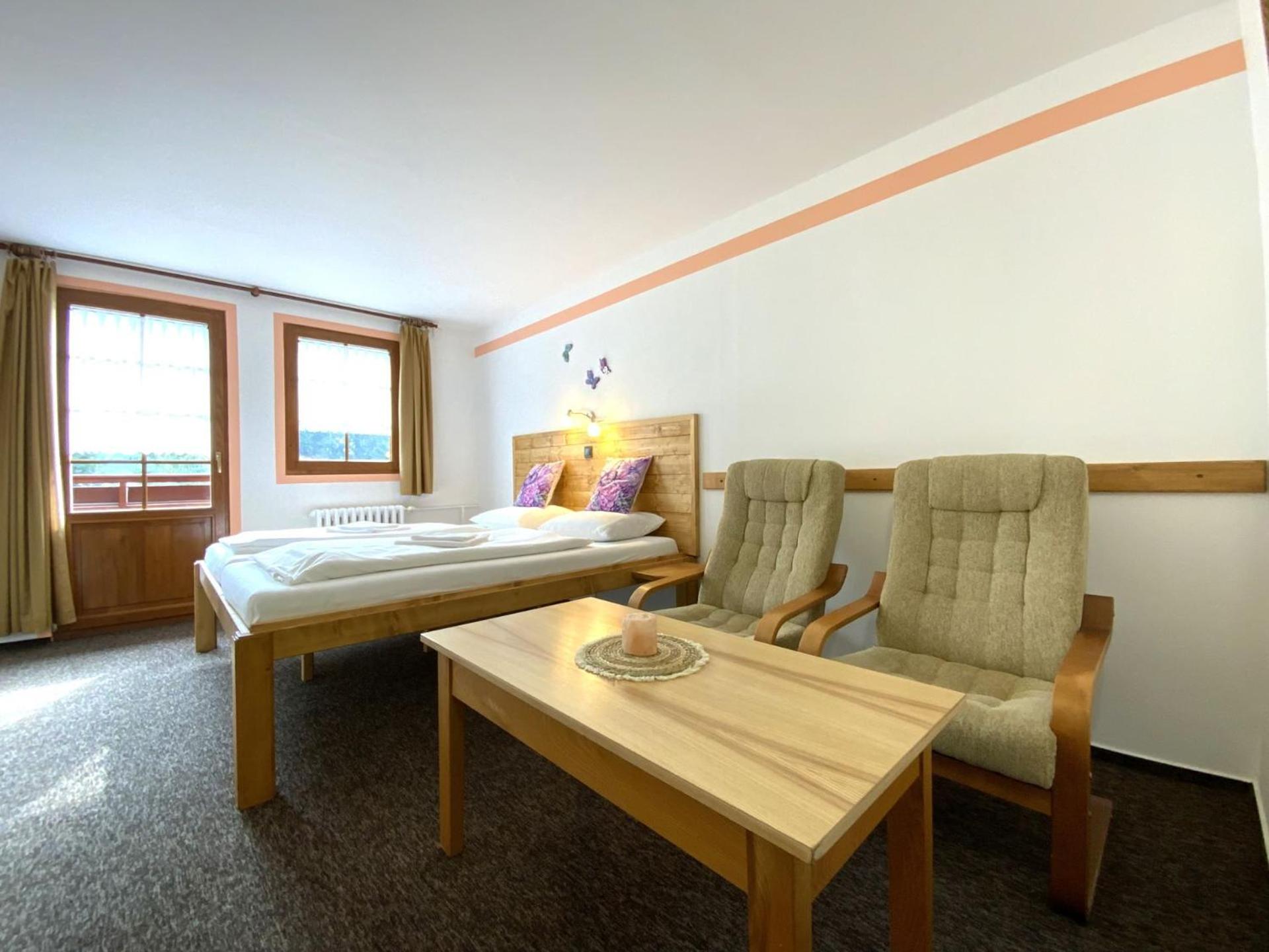 Deluxe Double Room with Balcony photo 3