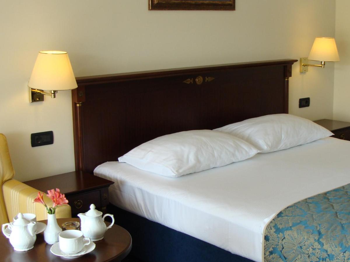 Standard Double Room with Balcony and Park View photo 1