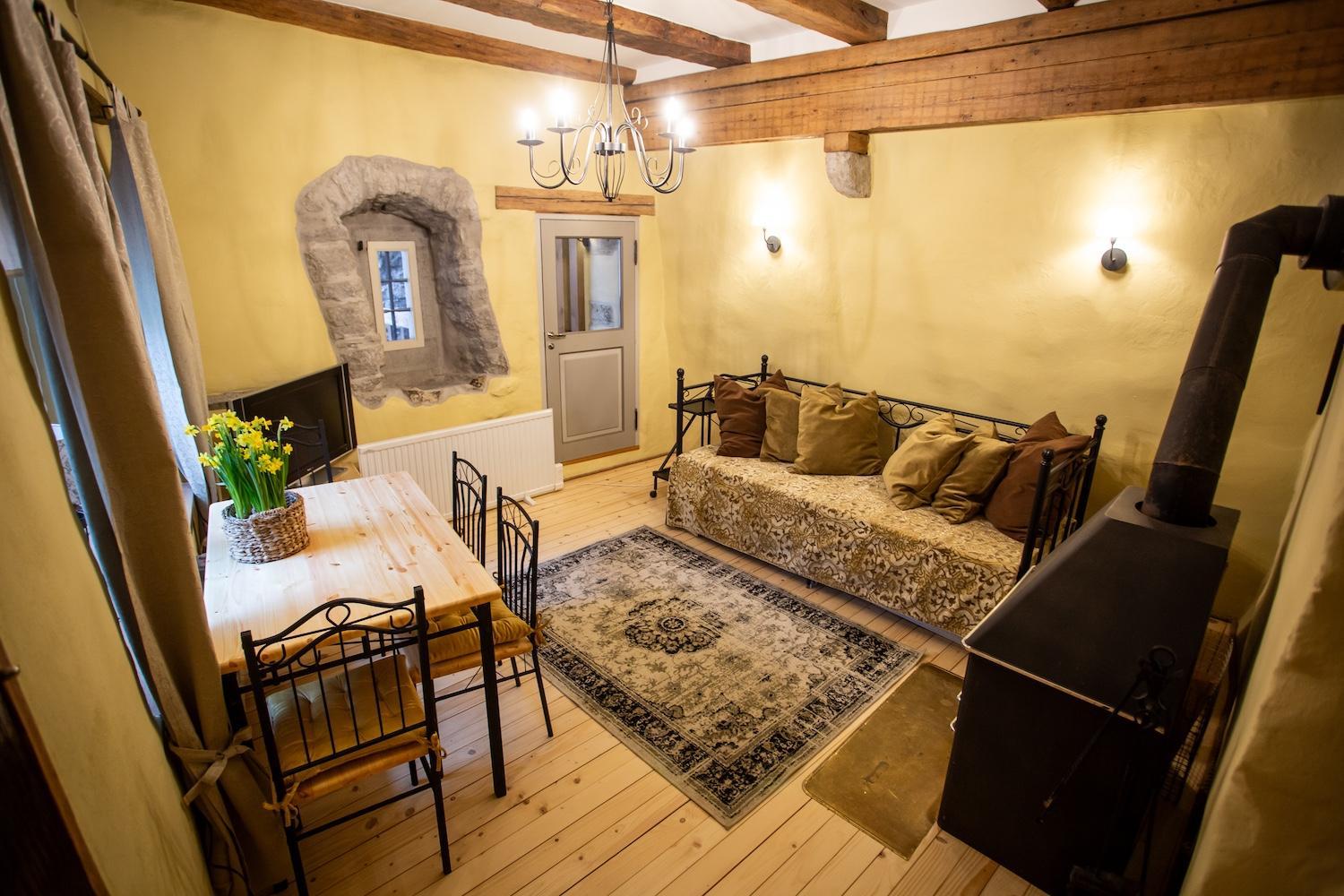 Suite - Annex - Photo 1