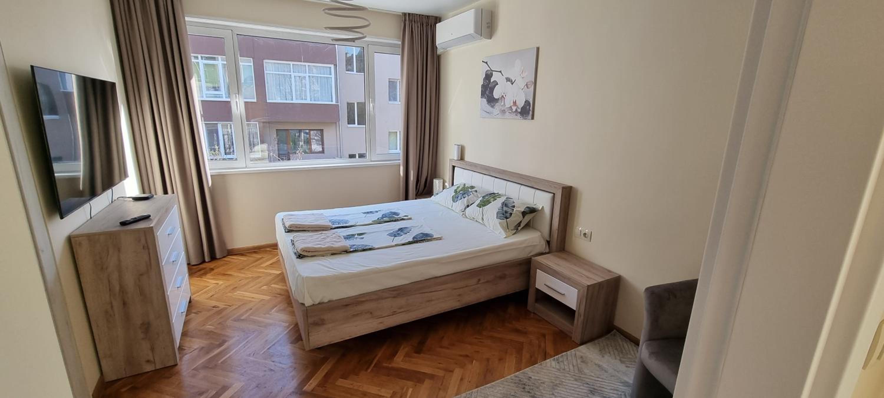 One-Bedroom Apartment photo 1