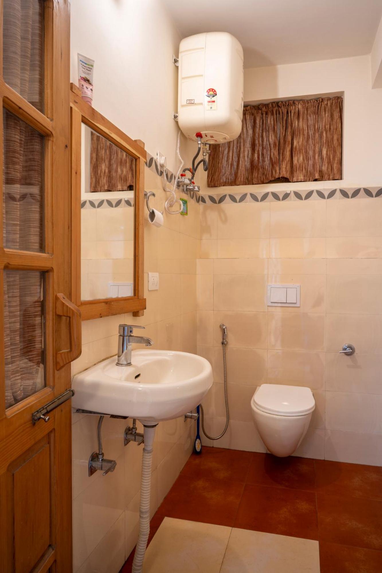Standard Single Room with Shower photo 2