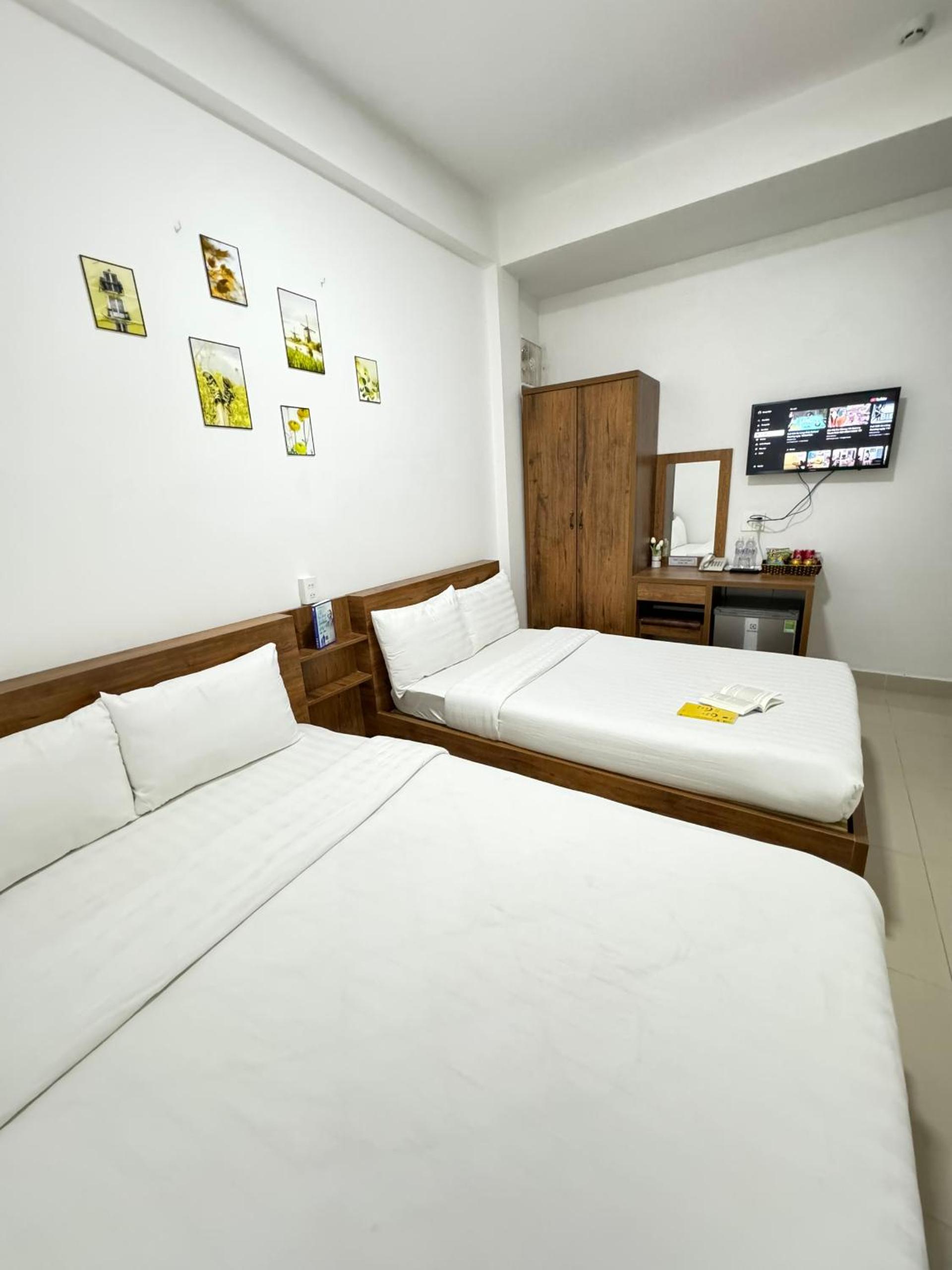 Standard Family Room - Photo 6