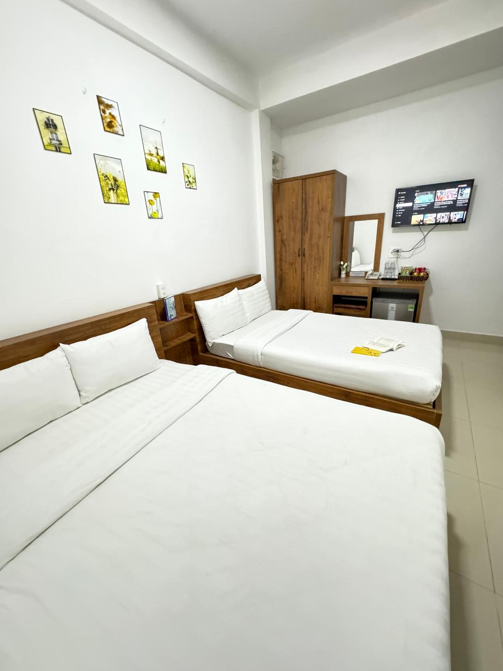 Standard Family Room - Photo 7
