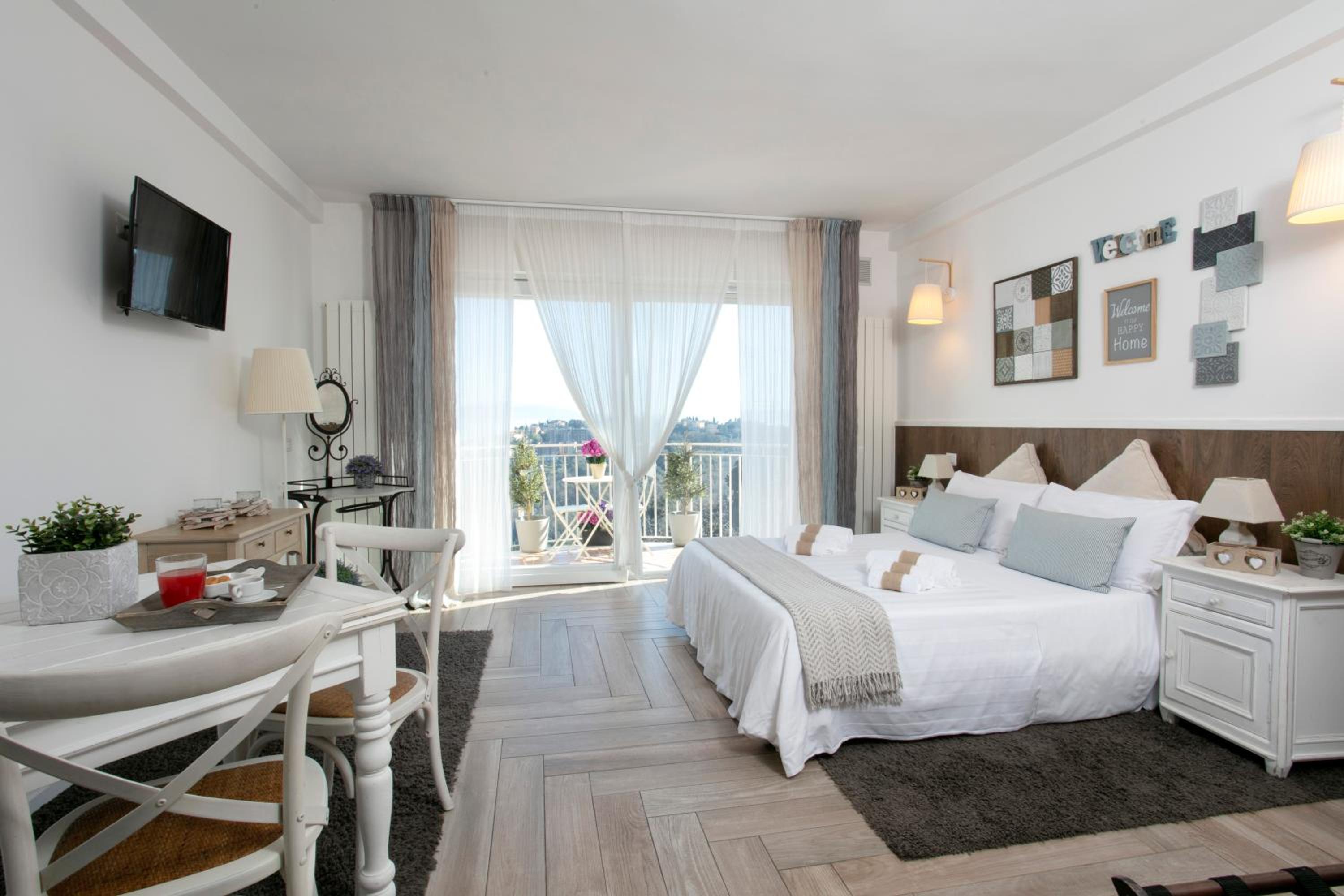 Double Room - Photo 1