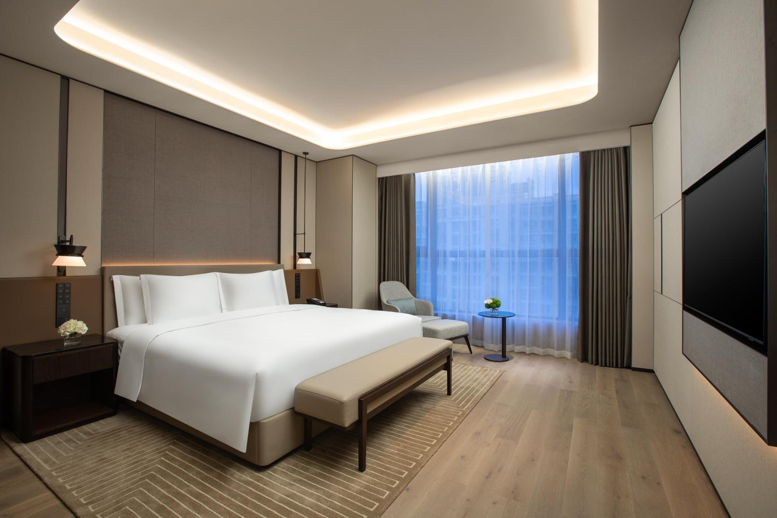 One-Bedroom Suite Lounge Access