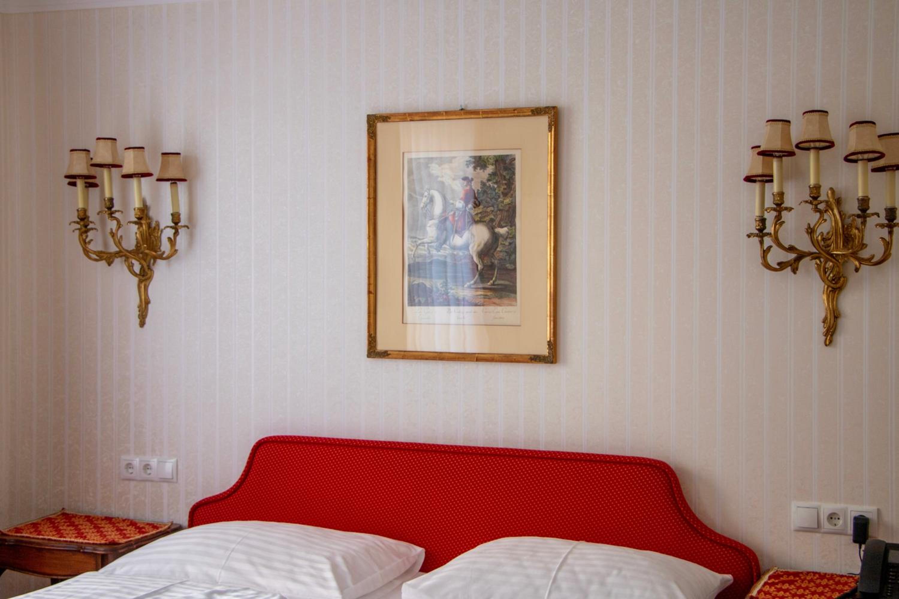 Superior Double Room thumbnail 5