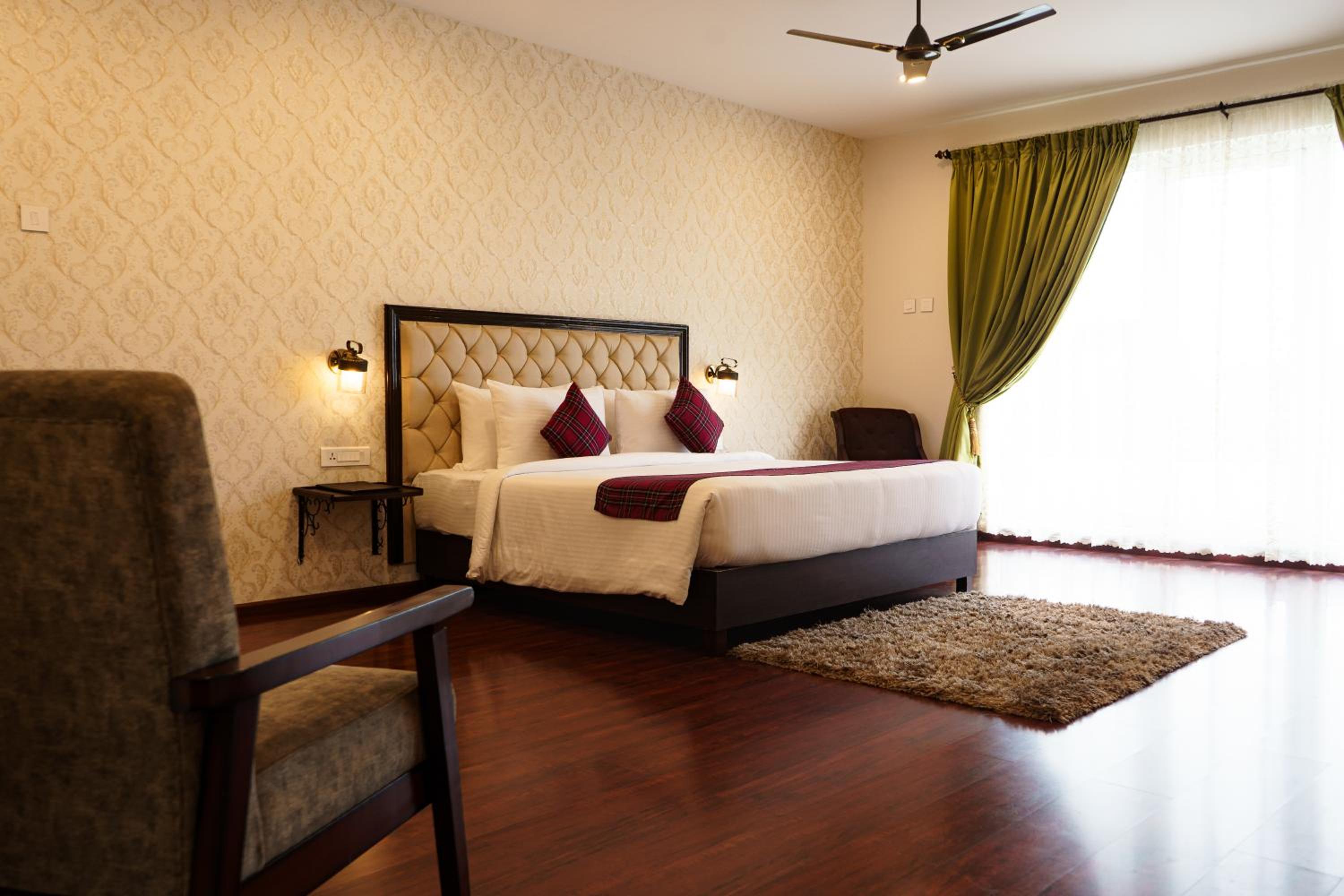 Double Room with Balcony - Photo 2